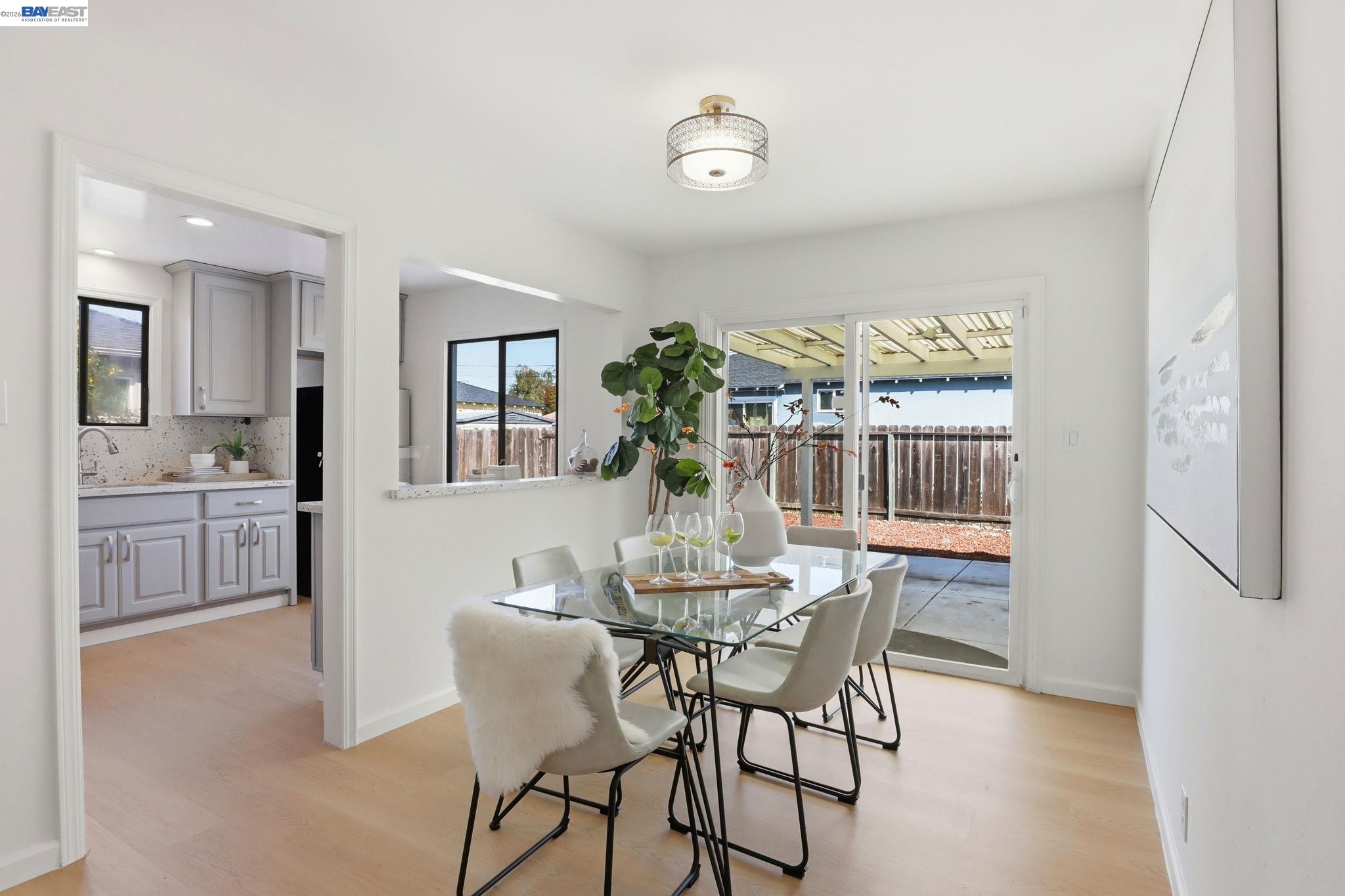 Detail Gallery Image 14 of 41 For 26802 Lakewood Way, Hayward,  CA 94544 - 4 Beds | 2 Baths