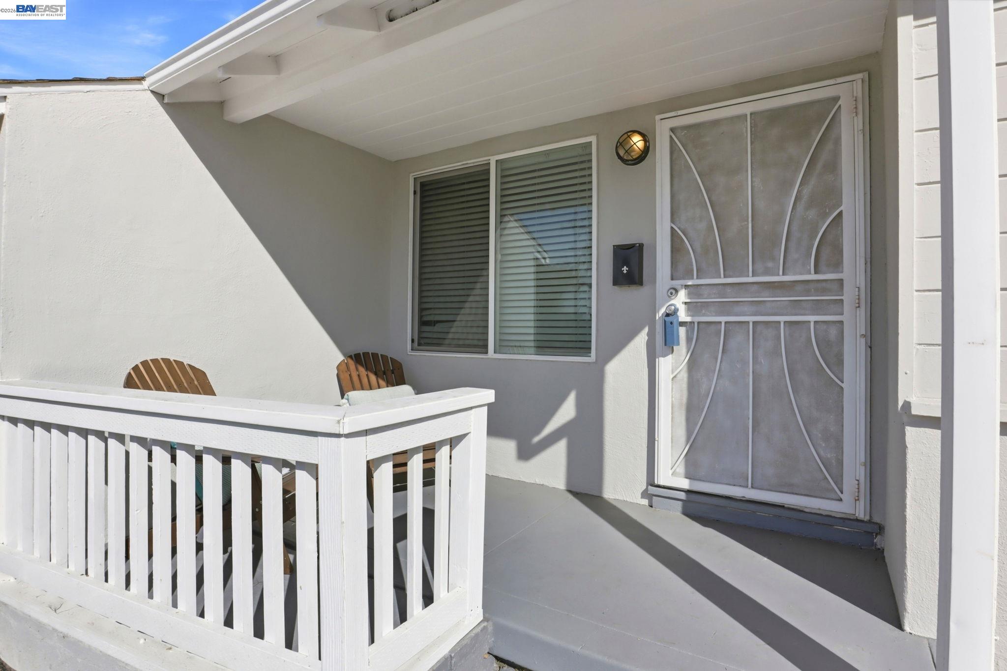 Detail Gallery Image 4 of 41 For 26802 Lakewood Way, Hayward,  CA 94544 - 4 Beds | 2 Baths