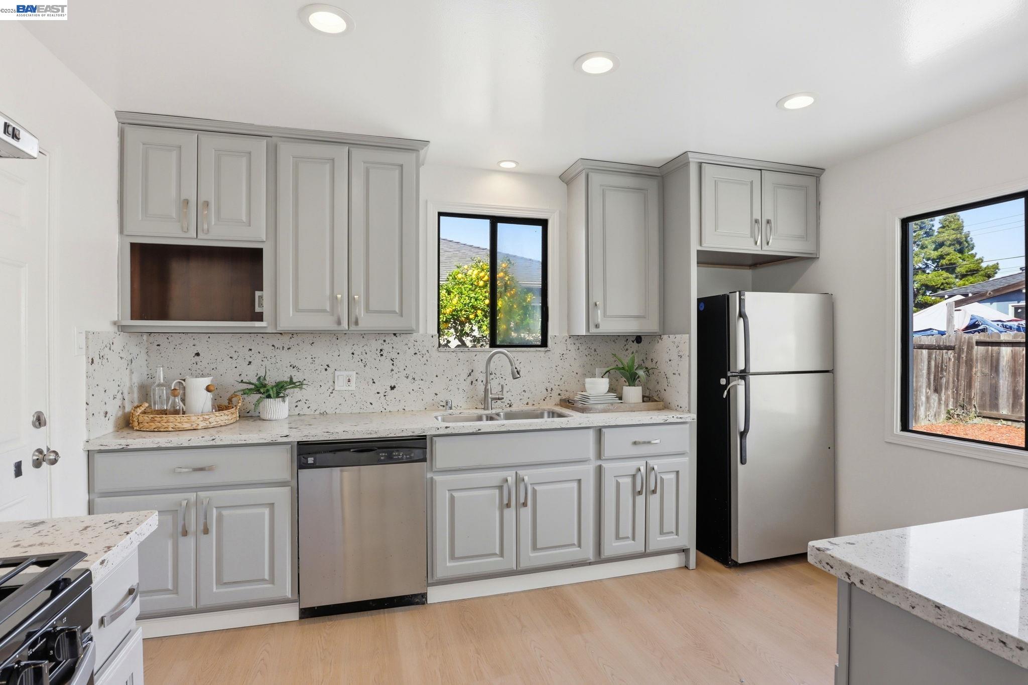 Detail Gallery Image 10 of 41 For 26802 Lakewood Way, Hayward,  CA 94544 - 4 Beds | 2 Baths