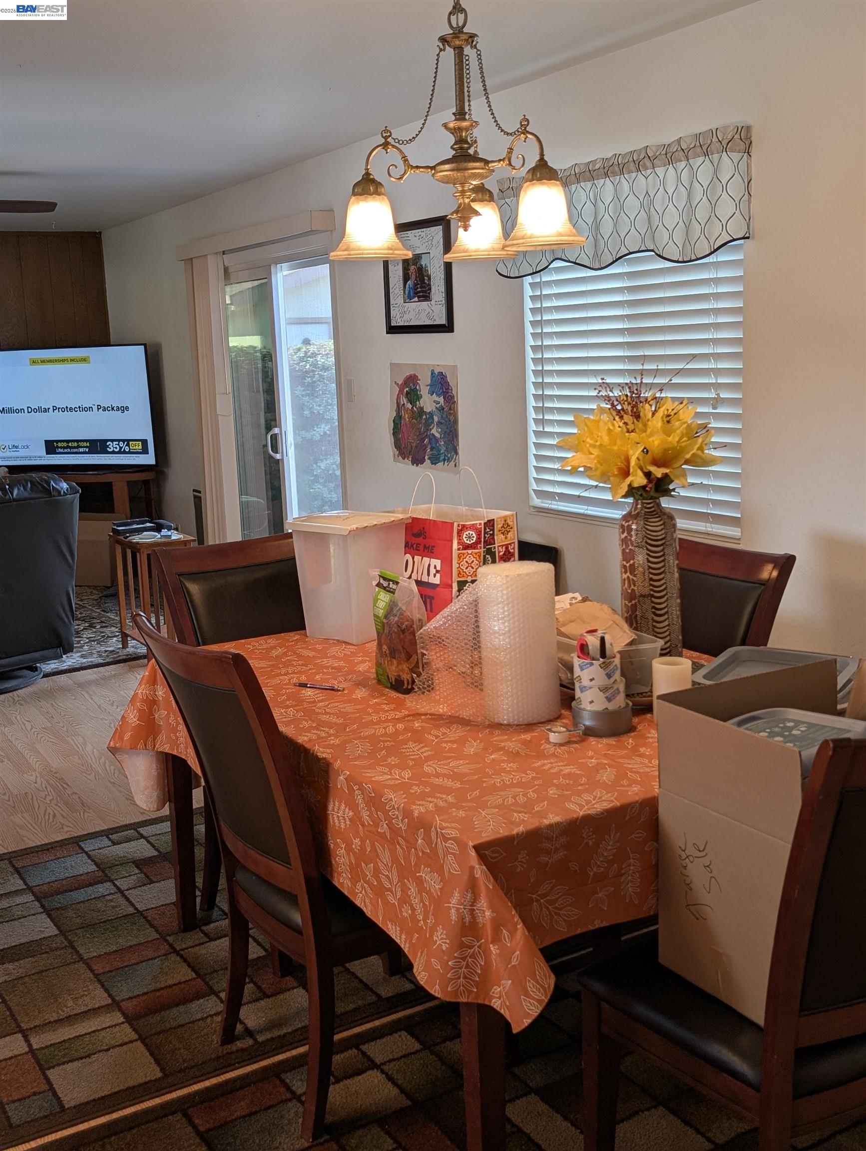 Detail Gallery Image 4 of 8 For 4044 Granada Dr, Pittsburg,  CA 94565 - 3 Beds | 2 Baths