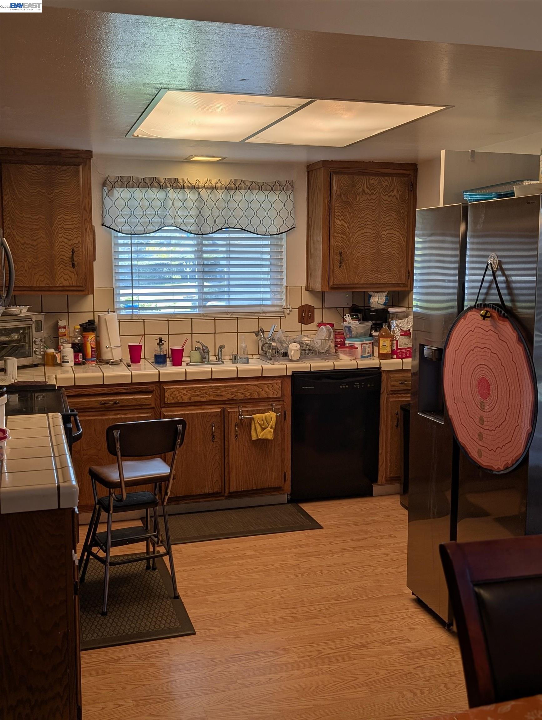 Detail Gallery Image 5 of 8 For 4044 Granada Dr, Pittsburg,  CA 94565 - 3 Beds | 2 Baths