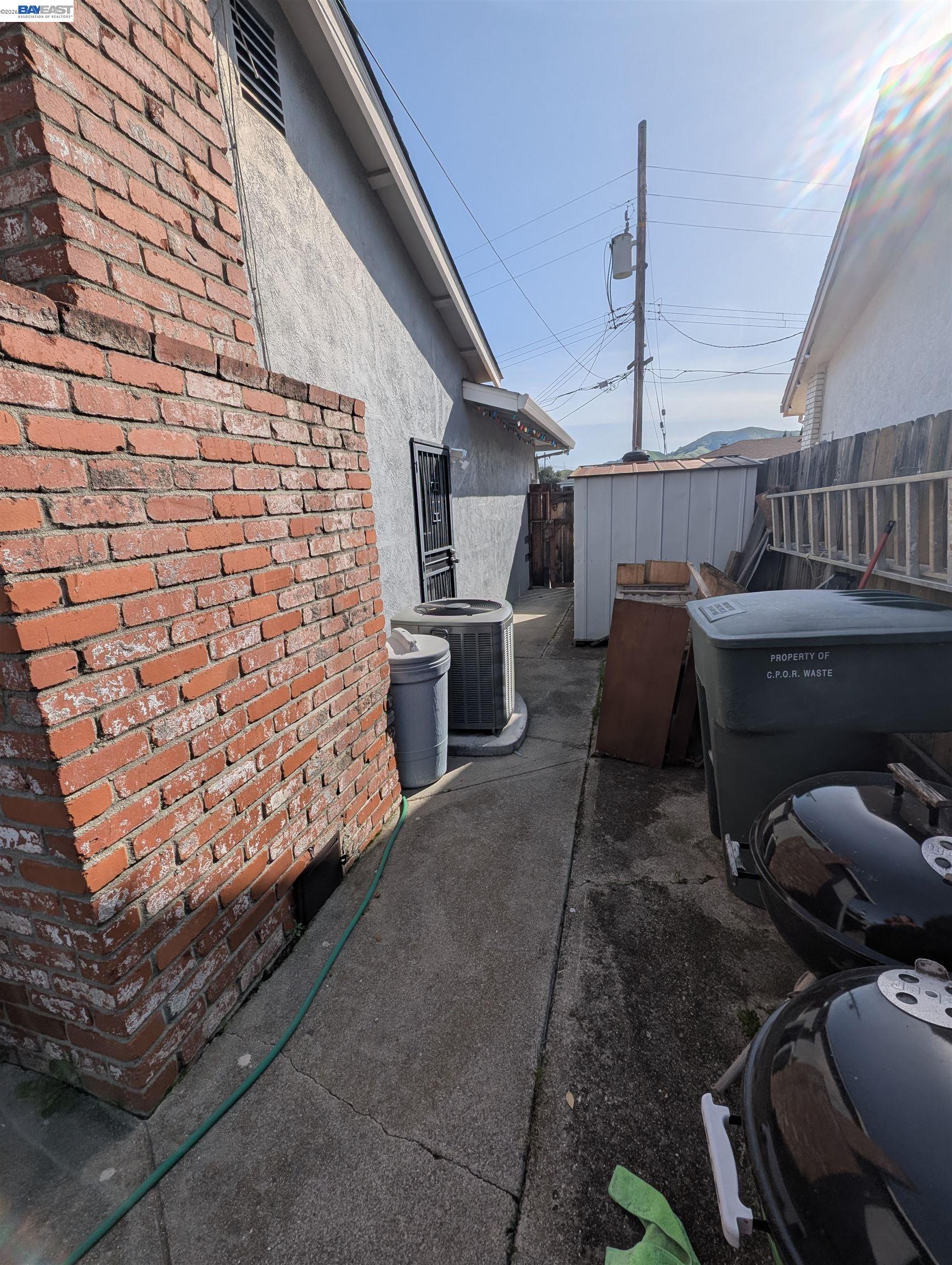 Detail Gallery Image 8 of 8 For 4044 Granada Dr, Pittsburg,  CA 94565 - 3 Beds | 2 Baths