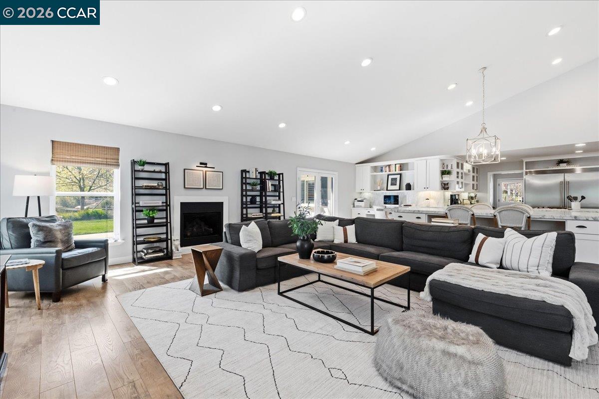 Detail Gallery Image 18 of 60 For 10 Donna Ln, Danville,  CA 94526 - 5 Beds | 2/1 Baths