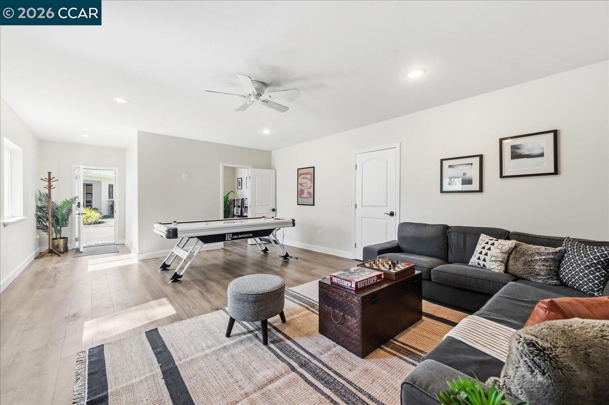 Detail Gallery Image 21 of 60 For 10 Donna Ln, Danville,  CA 94526 - 5 Beds | 2/1 Baths