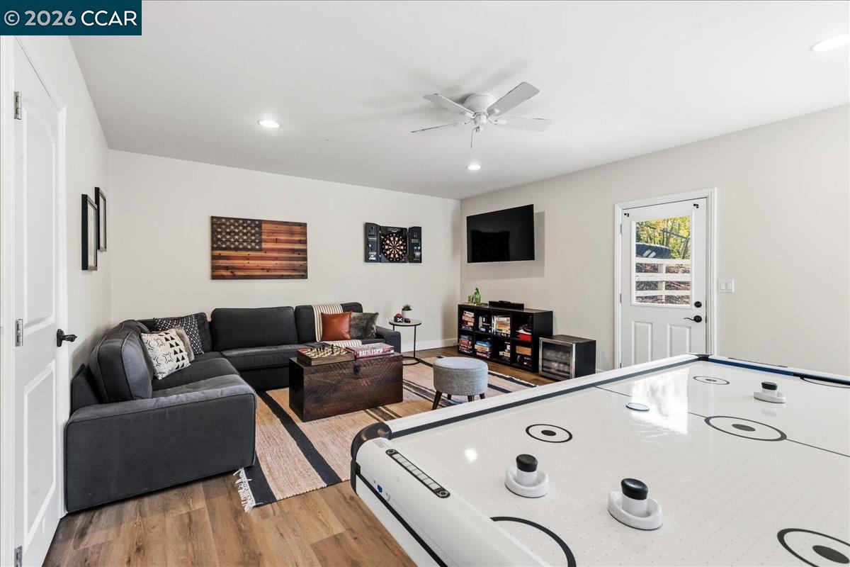 Detail Gallery Image 22 of 60 For 10 Donna Ln, Danville,  CA 94526 - 5 Beds | 2/1 Baths