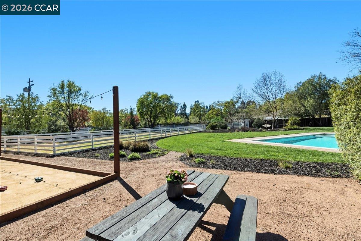 Detail Gallery Image 45 of 60 For 10 Donna Ln, Danville,  CA 94526 - 5 Beds | 2/1 Baths