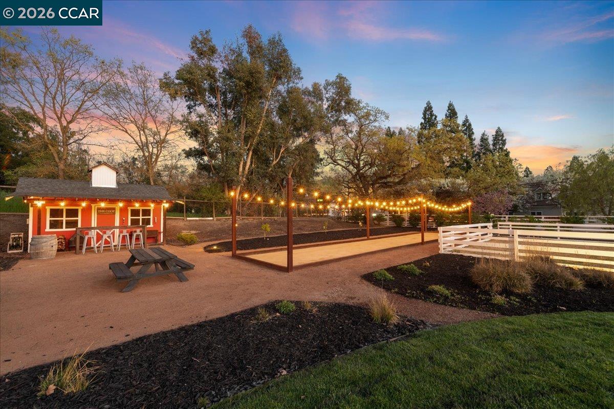 Detail Gallery Image 6 of 60 For 10 Donna Ln, Danville,  CA 94526 - 5 Beds | 2/1 Baths