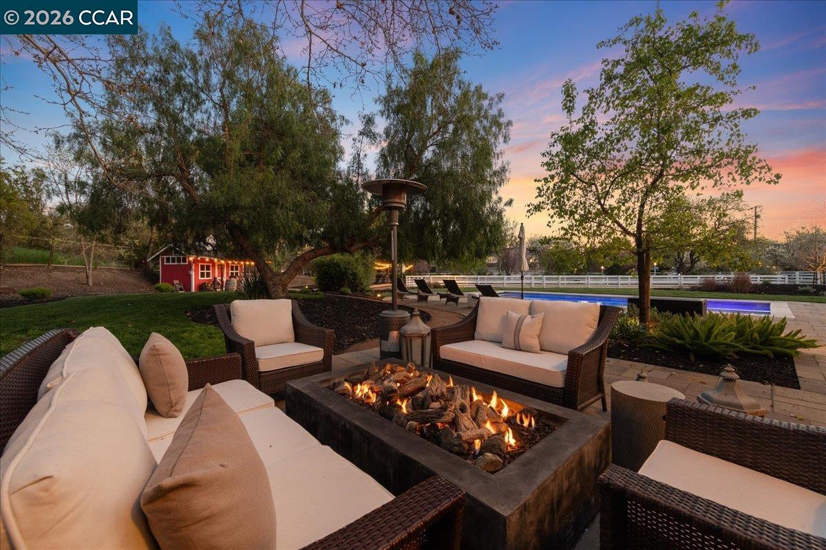 Detail Gallery Image 7 of 60 For 10 Donna Ln, Danville,  CA 94526 - 5 Beds | 2/1 Baths