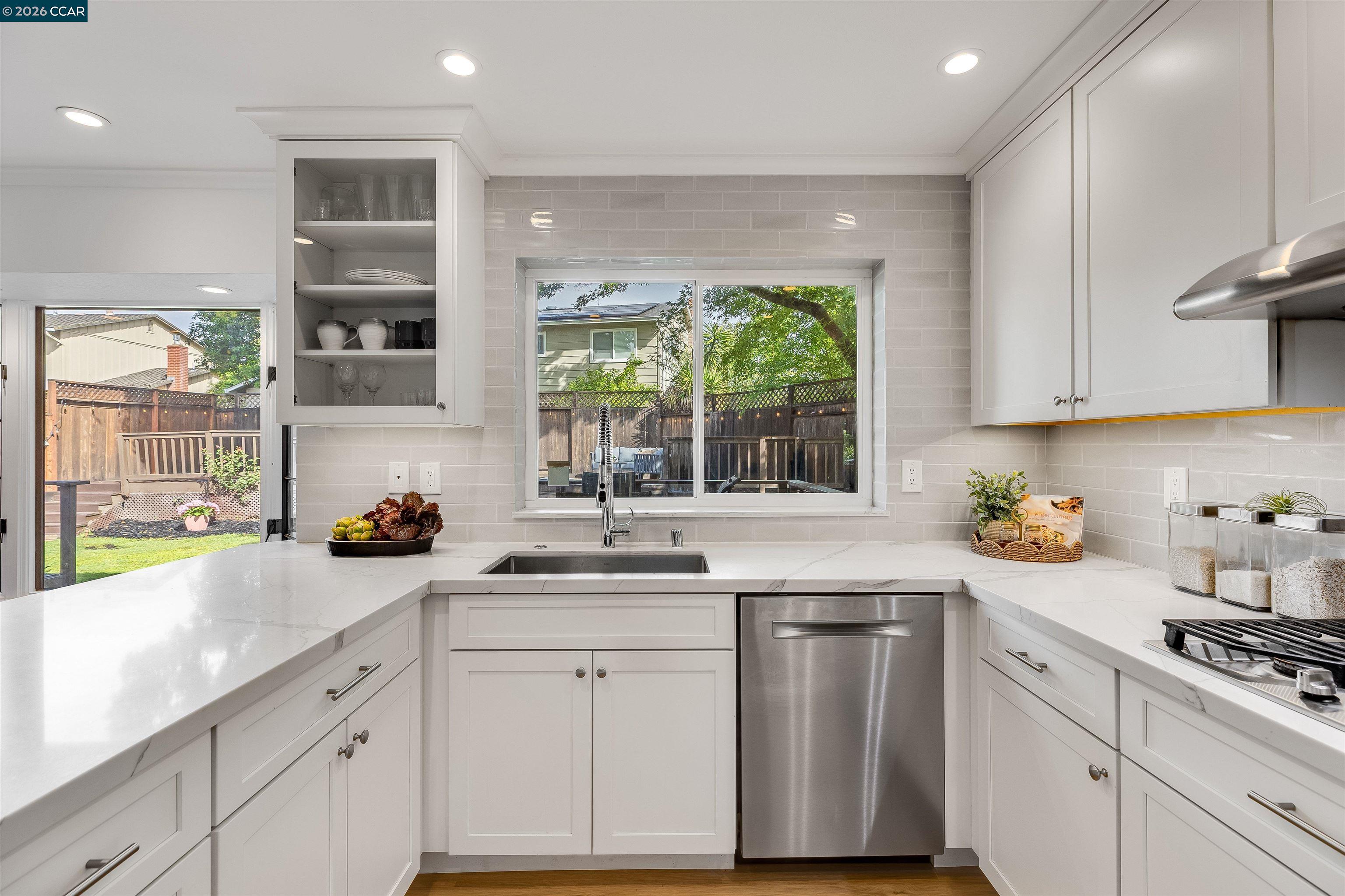 Detail Gallery Image 12 of 50 For 418 Devon Ct, San Ramon,  CA 94583 - 5 Beds | 2/1 Baths