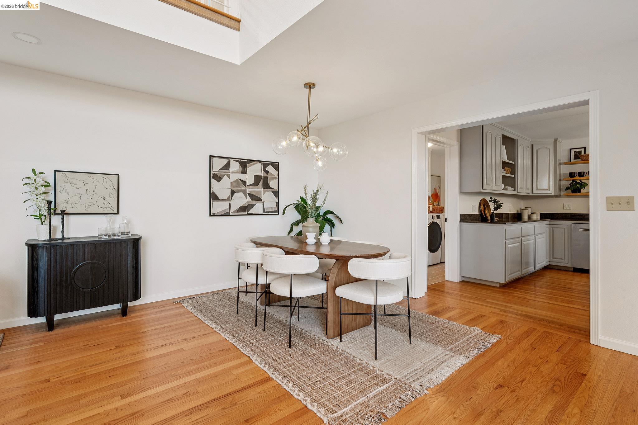 Detail Gallery Image 13 of 40 For 6869 Bristol Dr, Berkeley,  CA 94705 - 4 Beds | 3 Baths