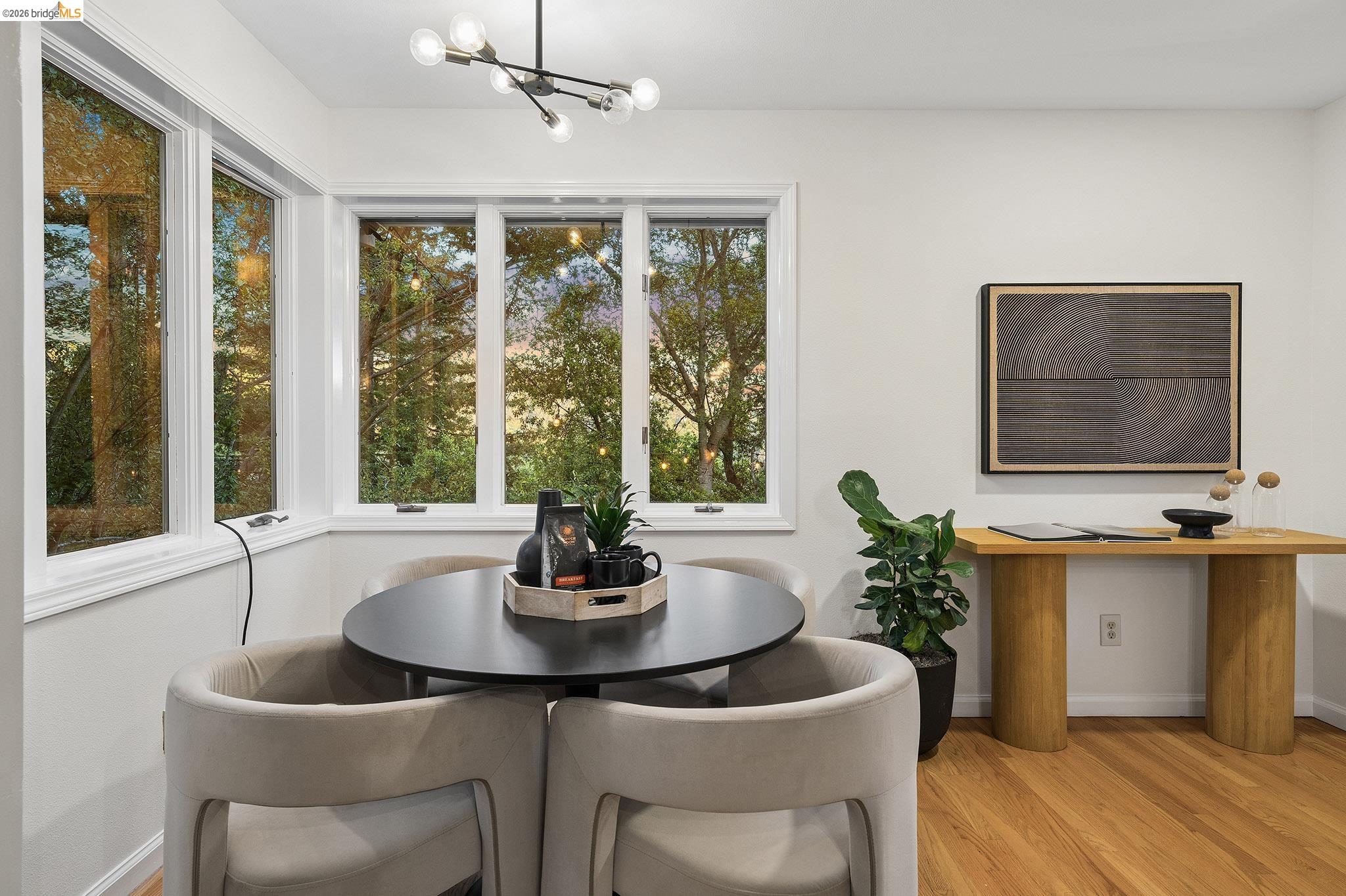 Detail Gallery Image 16 of 40 For 6869 Bristol Dr, Berkeley,  CA 94705 - 4 Beds | 3 Baths