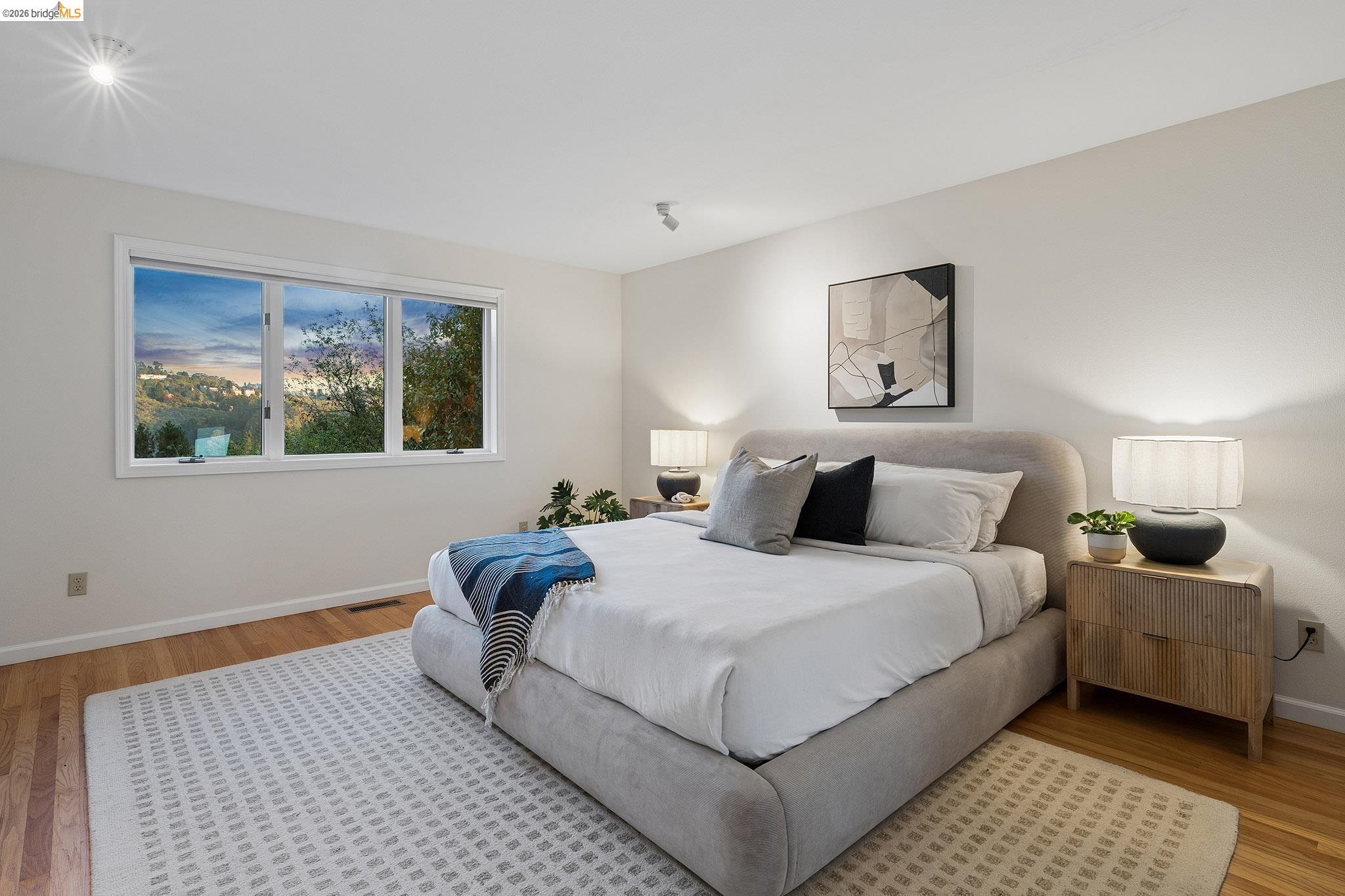 Detail Gallery Image 19 of 40 For 6869 Bristol Dr, Berkeley,  CA 94705 - 4 Beds | 3 Baths