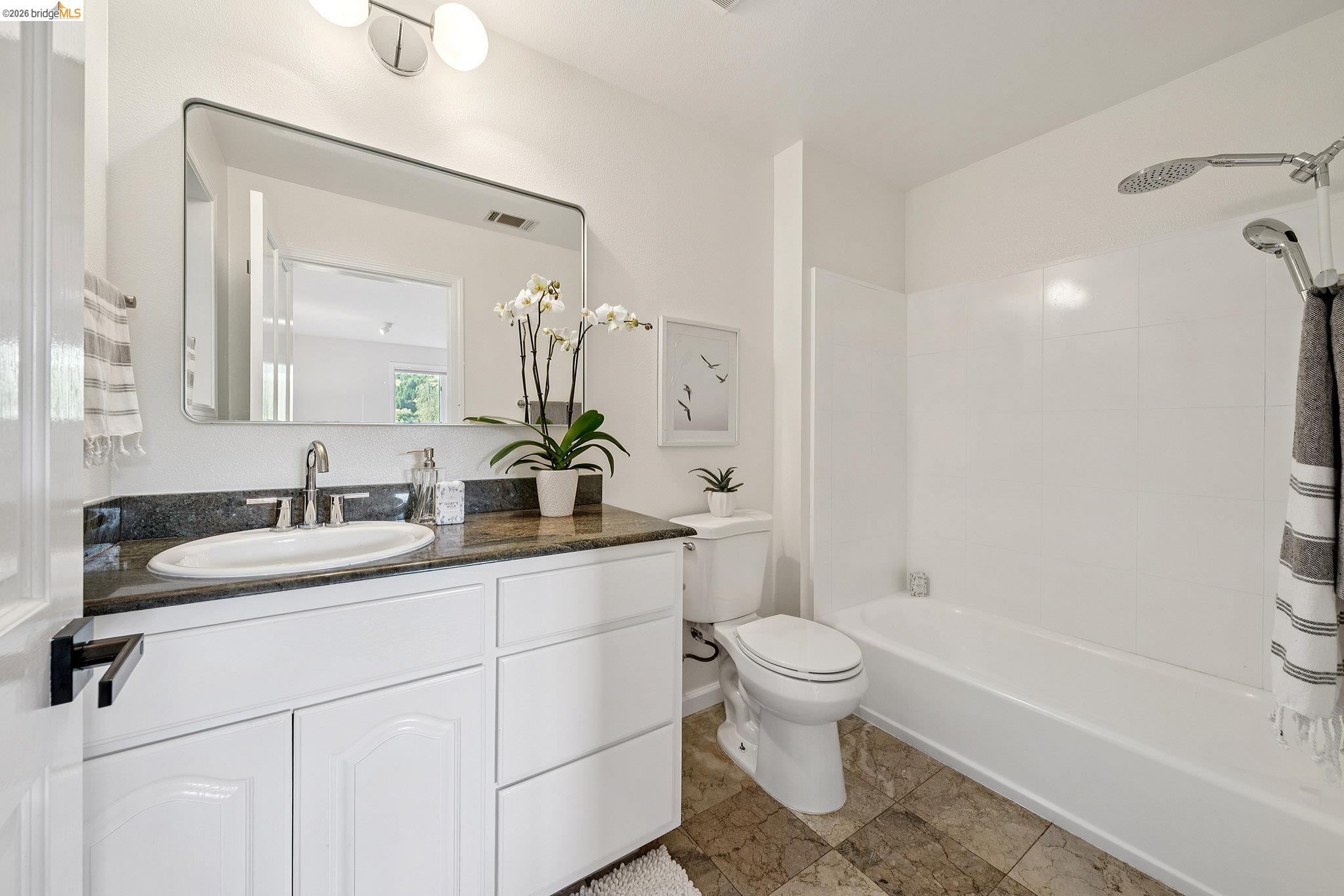 Detail Gallery Image 22 of 40 For 6869 Bristol Dr, Berkeley,  CA 94705 - 4 Beds | 3 Baths