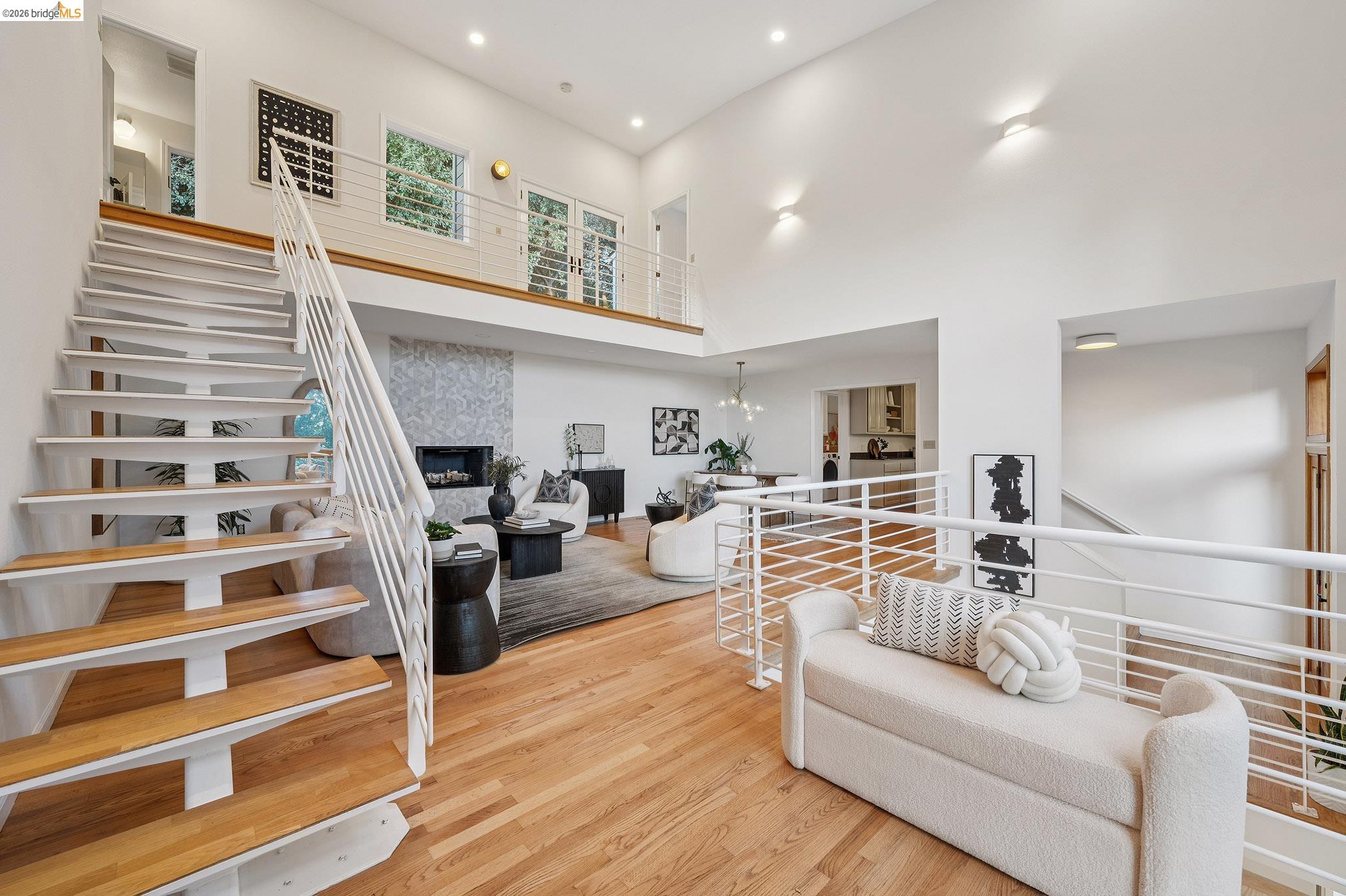 Detail Gallery Image 23 of 40 For 6869 Bristol Dr, Berkeley,  CA 94705 - 4 Beds | 3 Baths