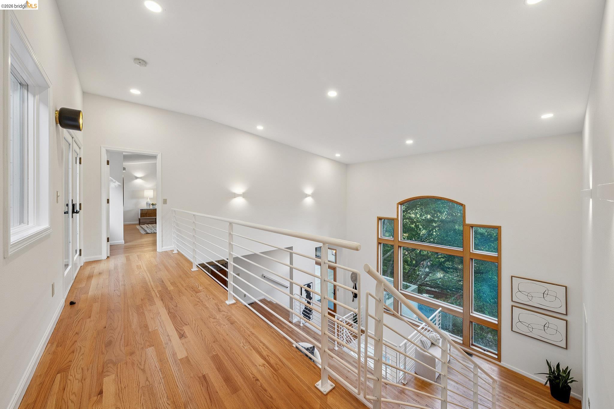 Detail Gallery Image 24 of 40 For 6869 Bristol Dr, Berkeley,  CA 94705 - 4 Beds | 3 Baths