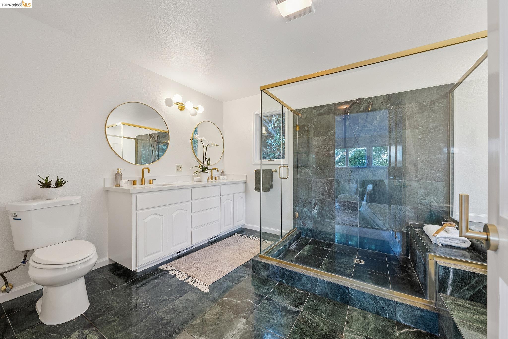 Detail Gallery Image 28 of 40 For 6869 Bristol Dr, Berkeley,  CA 94705 - 4 Beds | 3 Baths