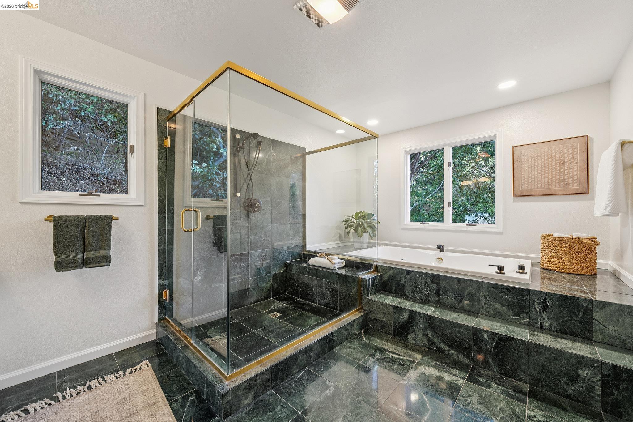 Detail Gallery Image 29 of 40 For 6869 Bristol Dr, Berkeley,  CA 94705 - 4 Beds | 3 Baths