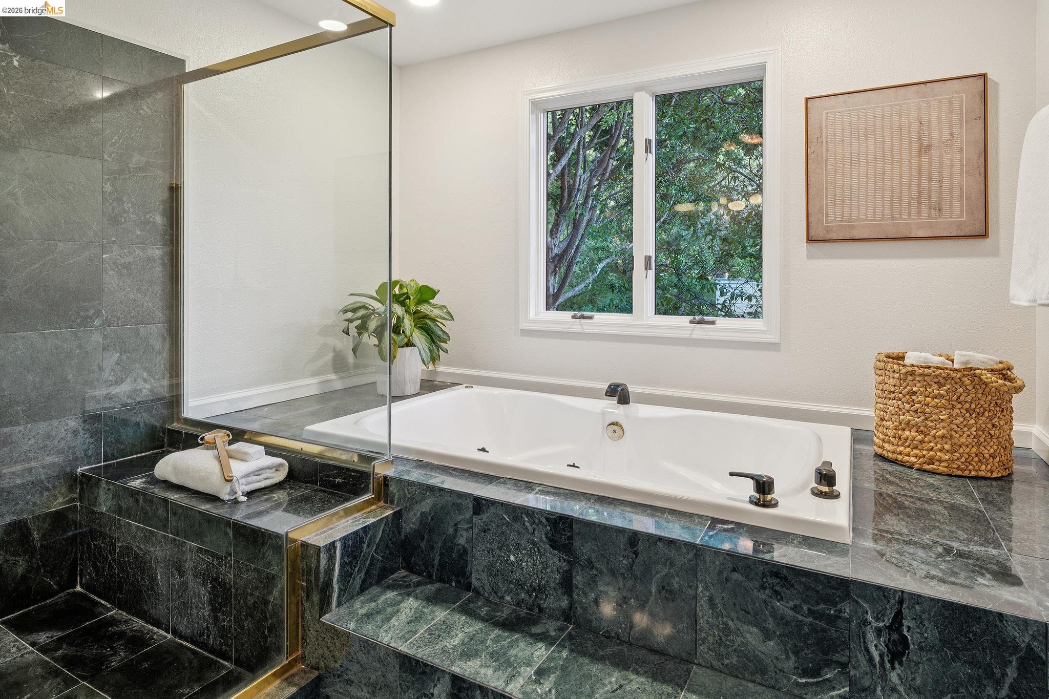 Detail Gallery Image 30 of 40 For 6869 Bristol Dr, Berkeley,  CA 94705 - 4 Beds | 3 Baths