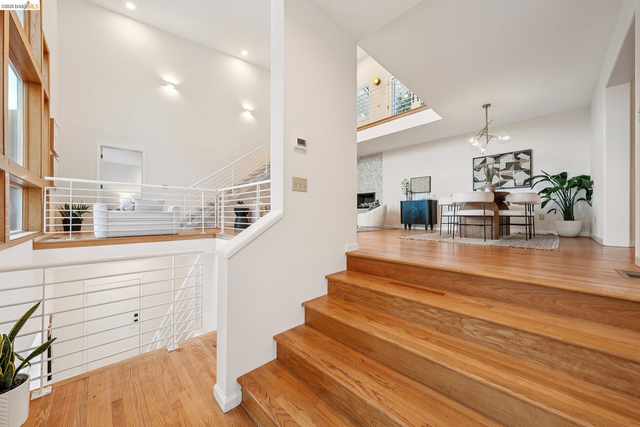 Detail Gallery Image 4 of 40 For 6869 Bristol Dr, Berkeley,  CA 94705 - 4 Beds | 3 Baths