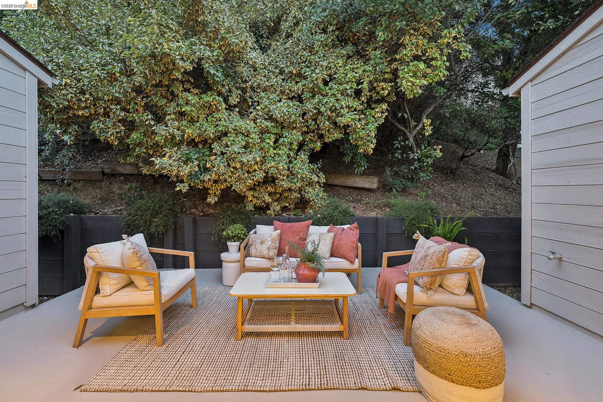 Detail Gallery Image 37 of 40 For 6869 Bristol Dr, Berkeley,  CA 94705 - 4 Beds | 3 Baths