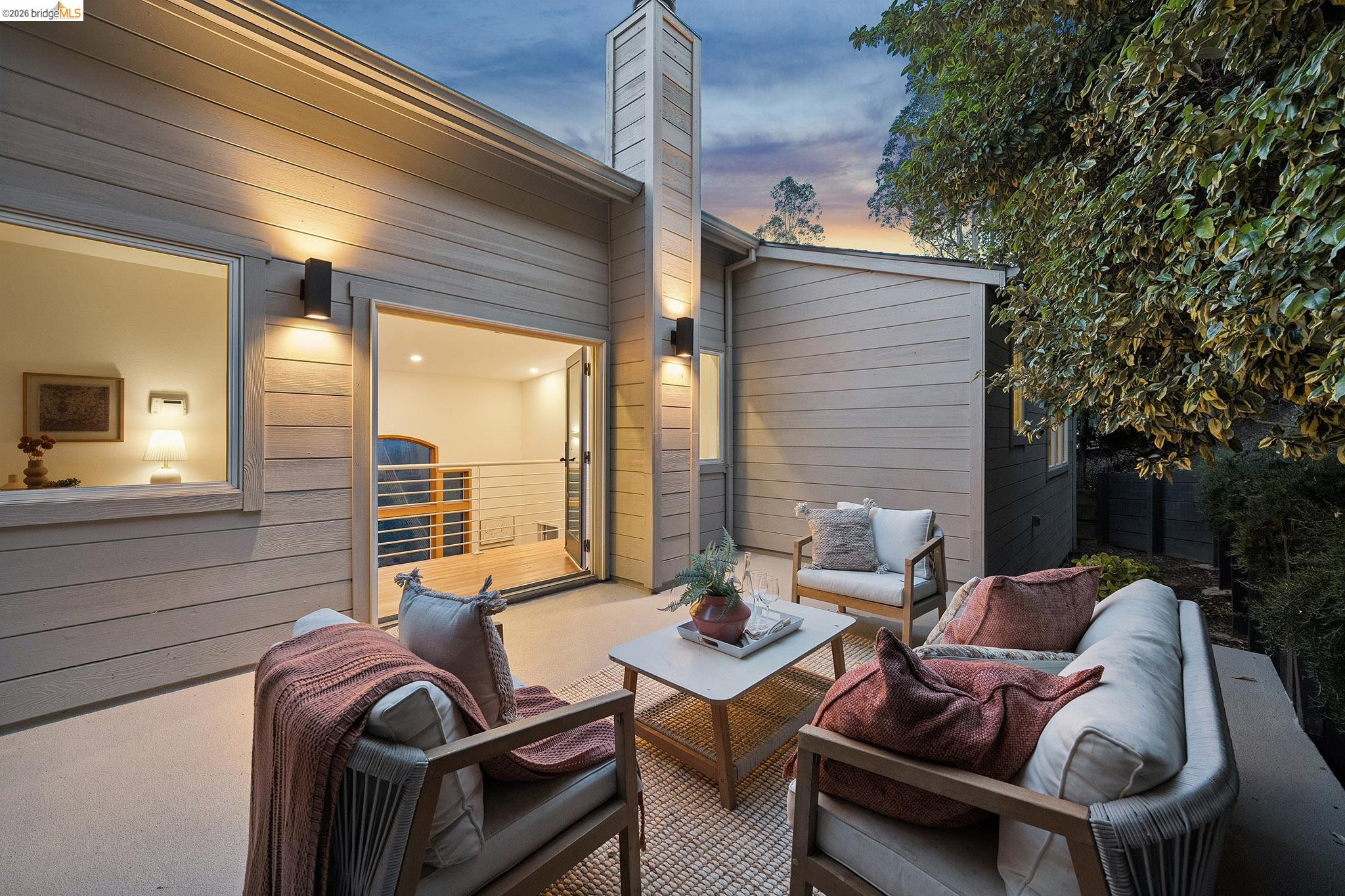 Detail Gallery Image 38 of 40 For 6869 Bristol Dr, Berkeley,  CA 94705 - 4 Beds | 3 Baths