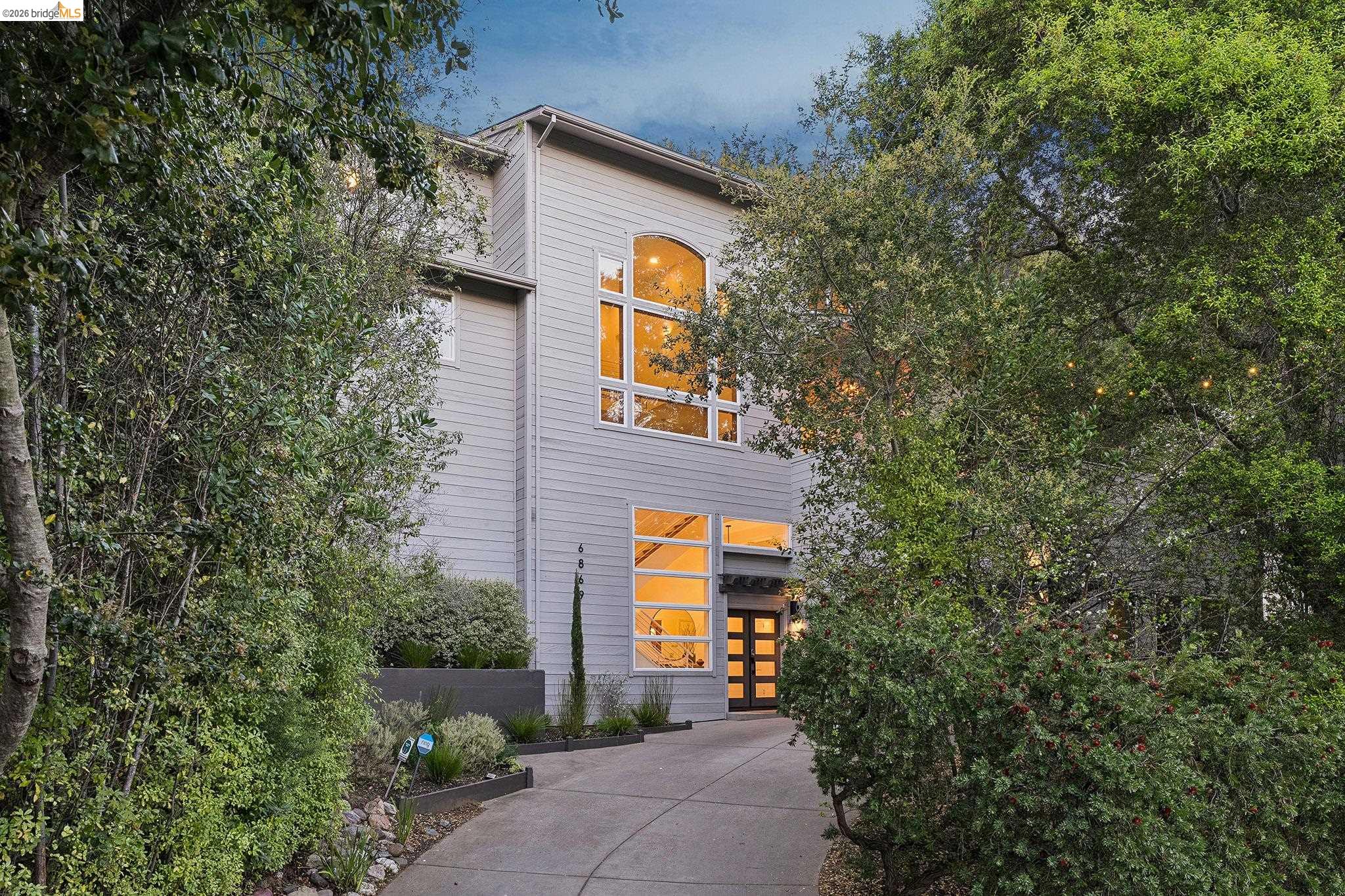 Detail Gallery Image 40 of 40 For 6869 Bristol Dr, Berkeley,  CA 94705 - 4 Beds | 3 Baths