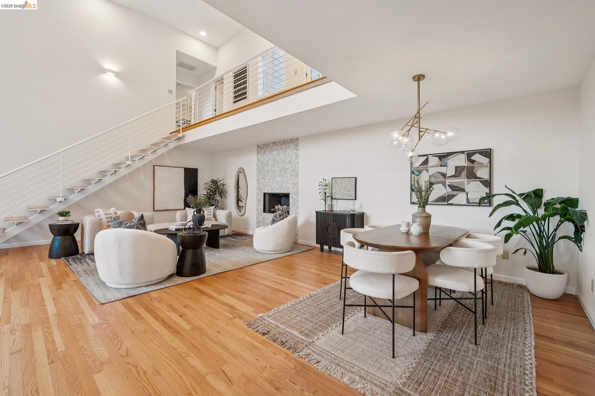 Detail Gallery Image 5 of 40 For 6869 Bristol Dr, Berkeley,  CA 94705 - 4 Beds | 3 Baths