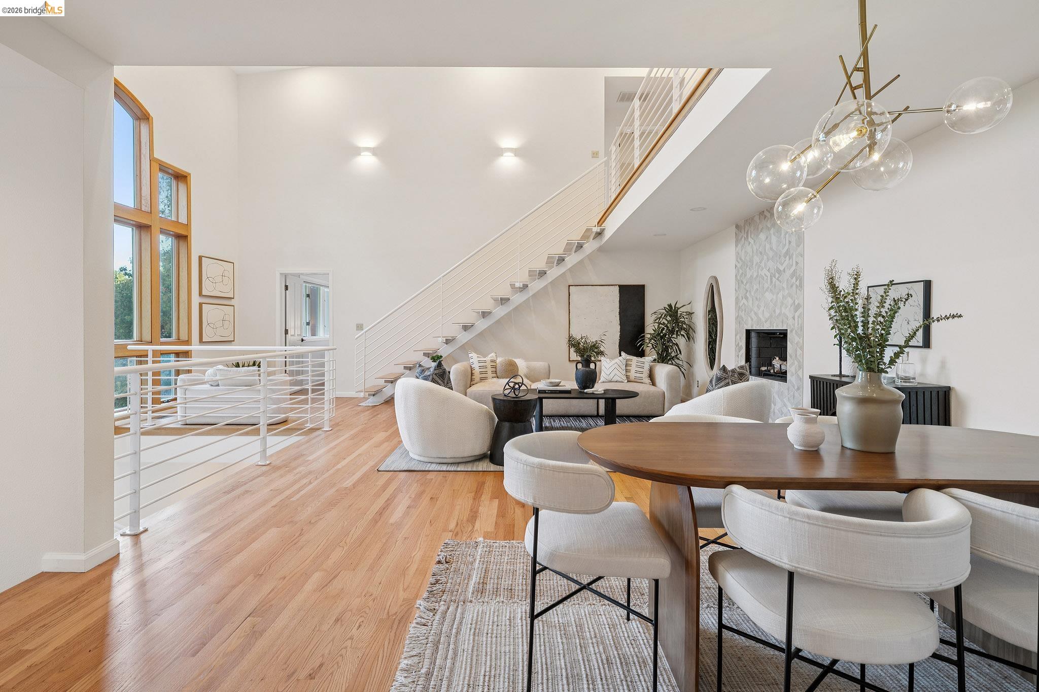 Detail Gallery Image 6 of 40 For 6869 Bristol Dr, Berkeley,  CA 94705 - 4 Beds | 3 Baths