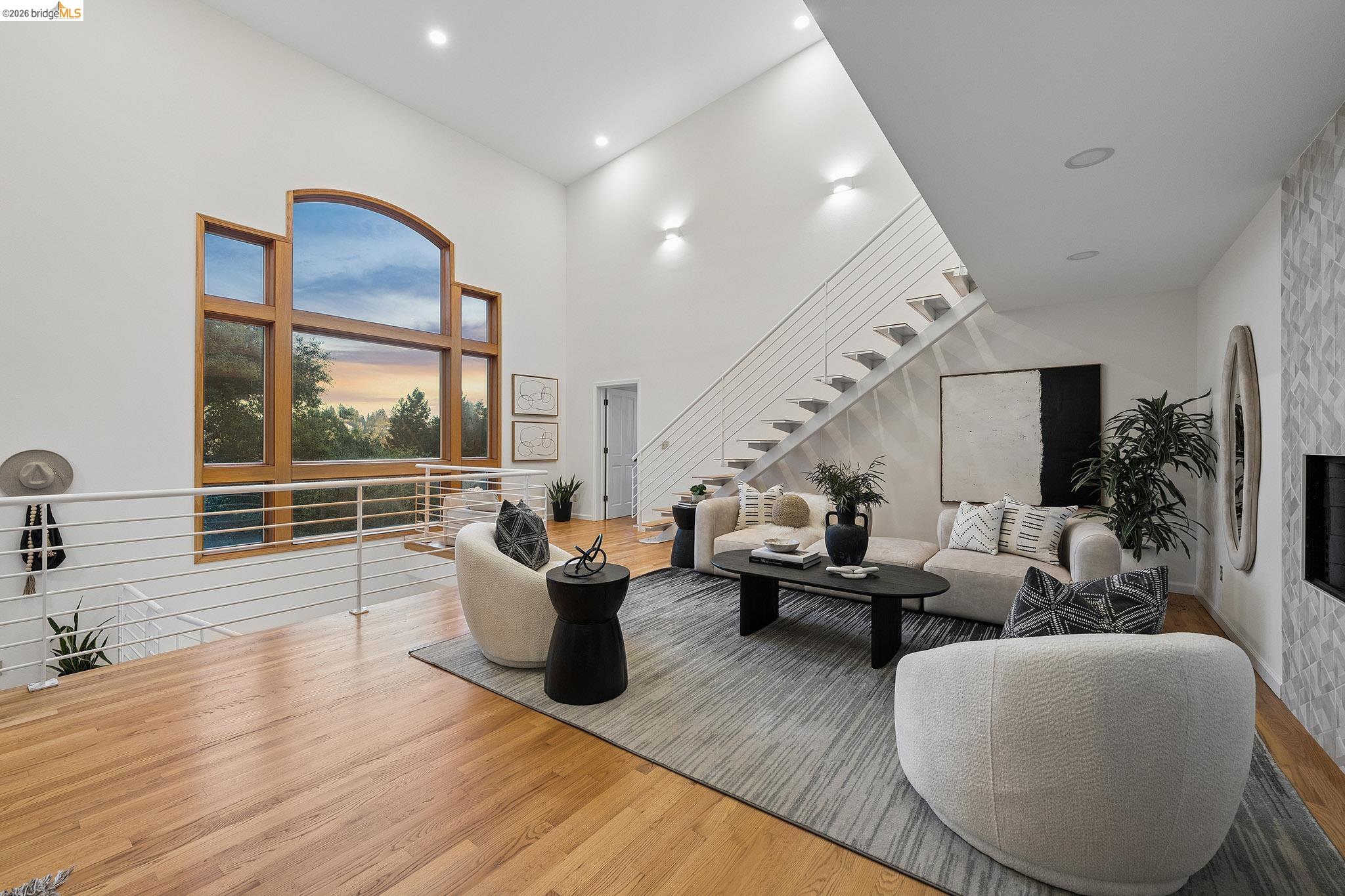 Detail Gallery Image 7 of 40 For 6869 Bristol Dr, Berkeley,  CA 94705 - 4 Beds | 3 Baths