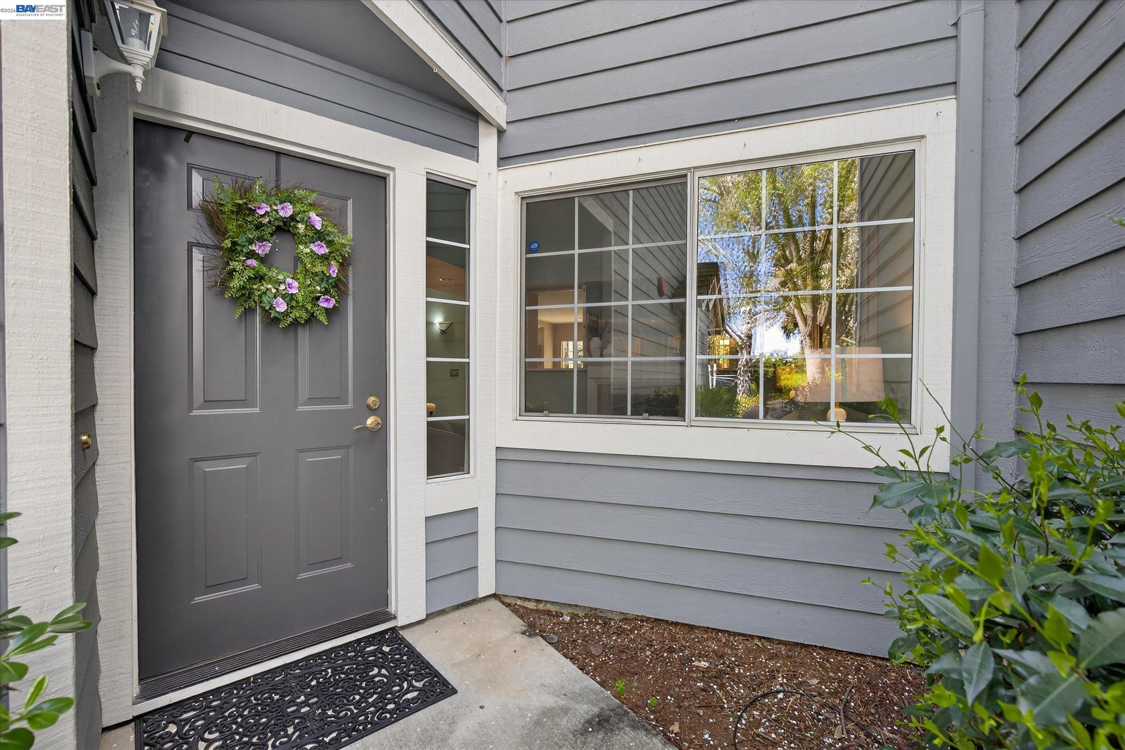 Detail Gallery Image 2 of 34 For 3873 Inverness Cmn, Livermore,  CA 94551 - 3 Beds | 2/1 Baths