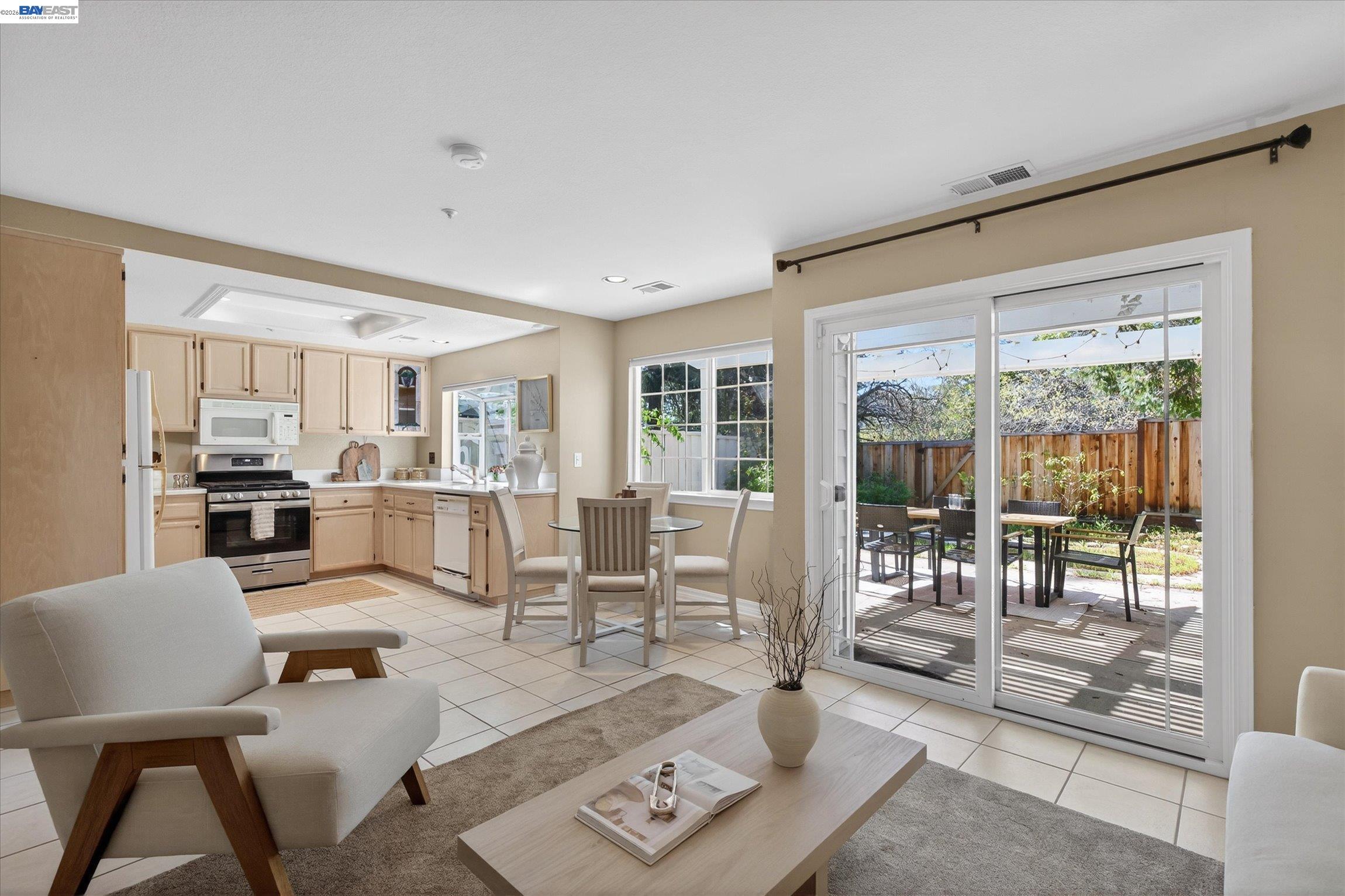 Detail Gallery Image 14 of 34 For 3873 Inverness Cmn, Livermore,  CA 94551 - 3 Beds | 2/1 Baths