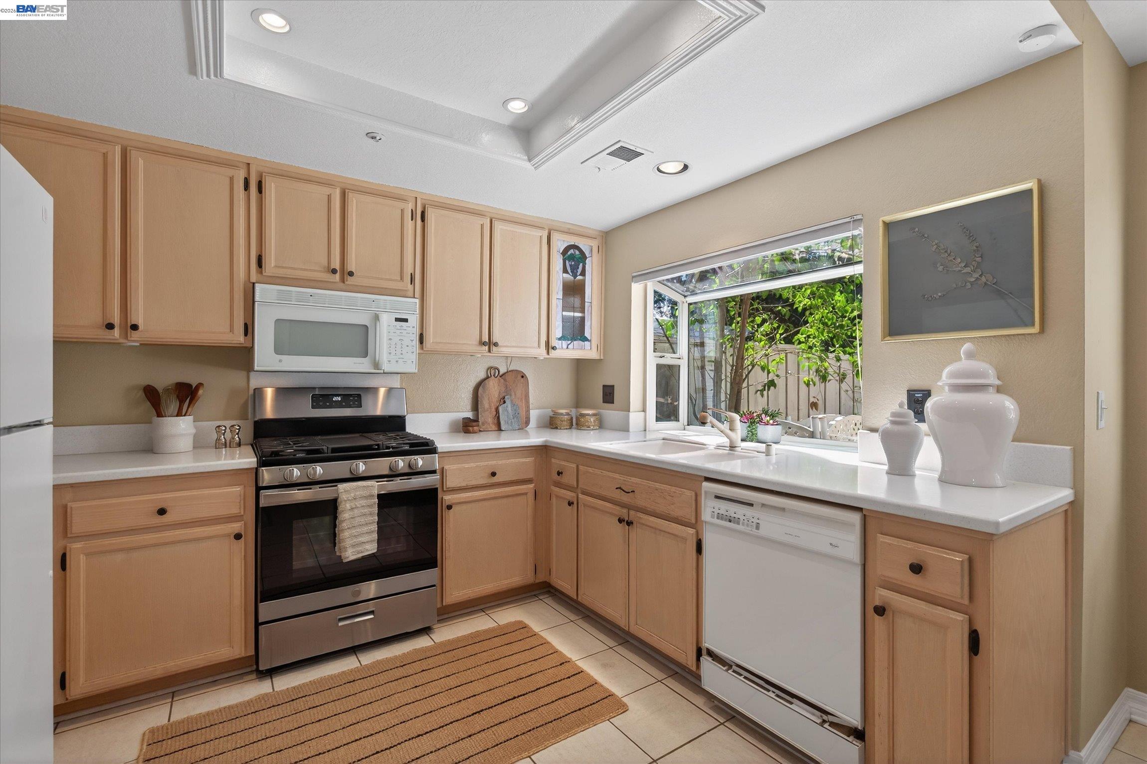 Detail Gallery Image 16 of 34 For 3873 Inverness Cmn, Livermore,  CA 94551 - 3 Beds | 2/1 Baths