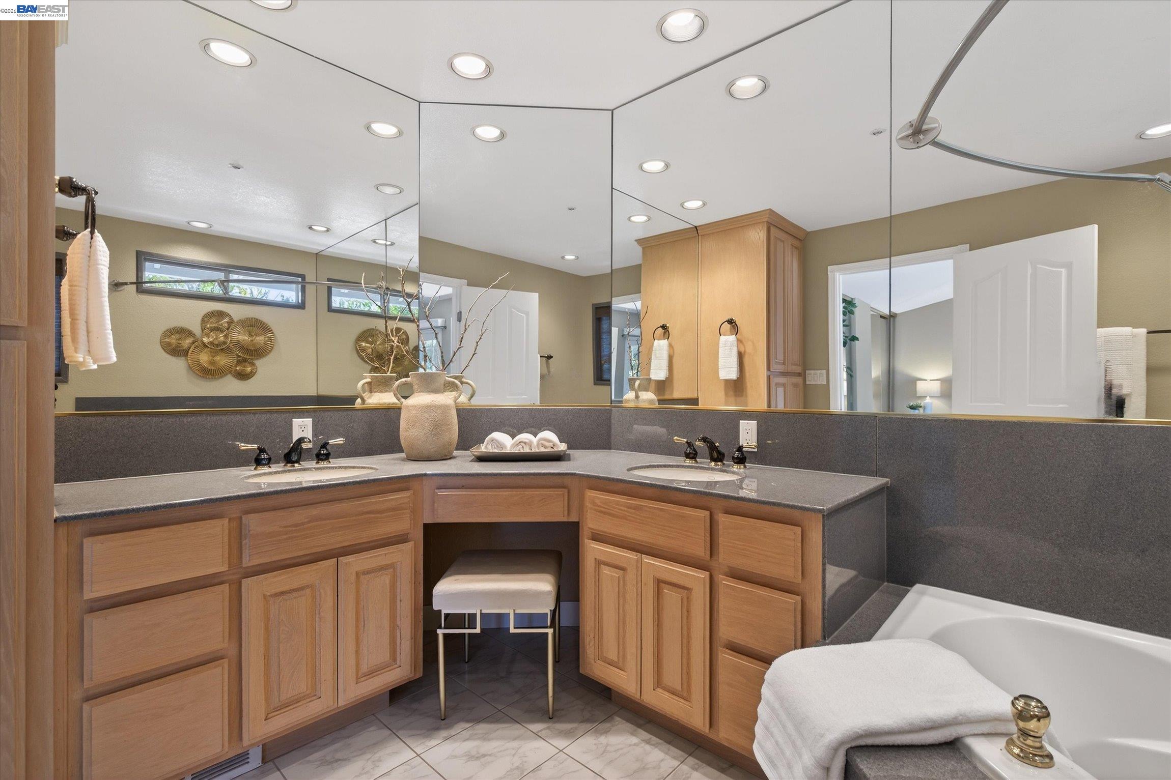 Detail Gallery Image 23 of 34 For 3873 Inverness Cmn, Livermore,  CA 94551 - 3 Beds | 2/1 Baths