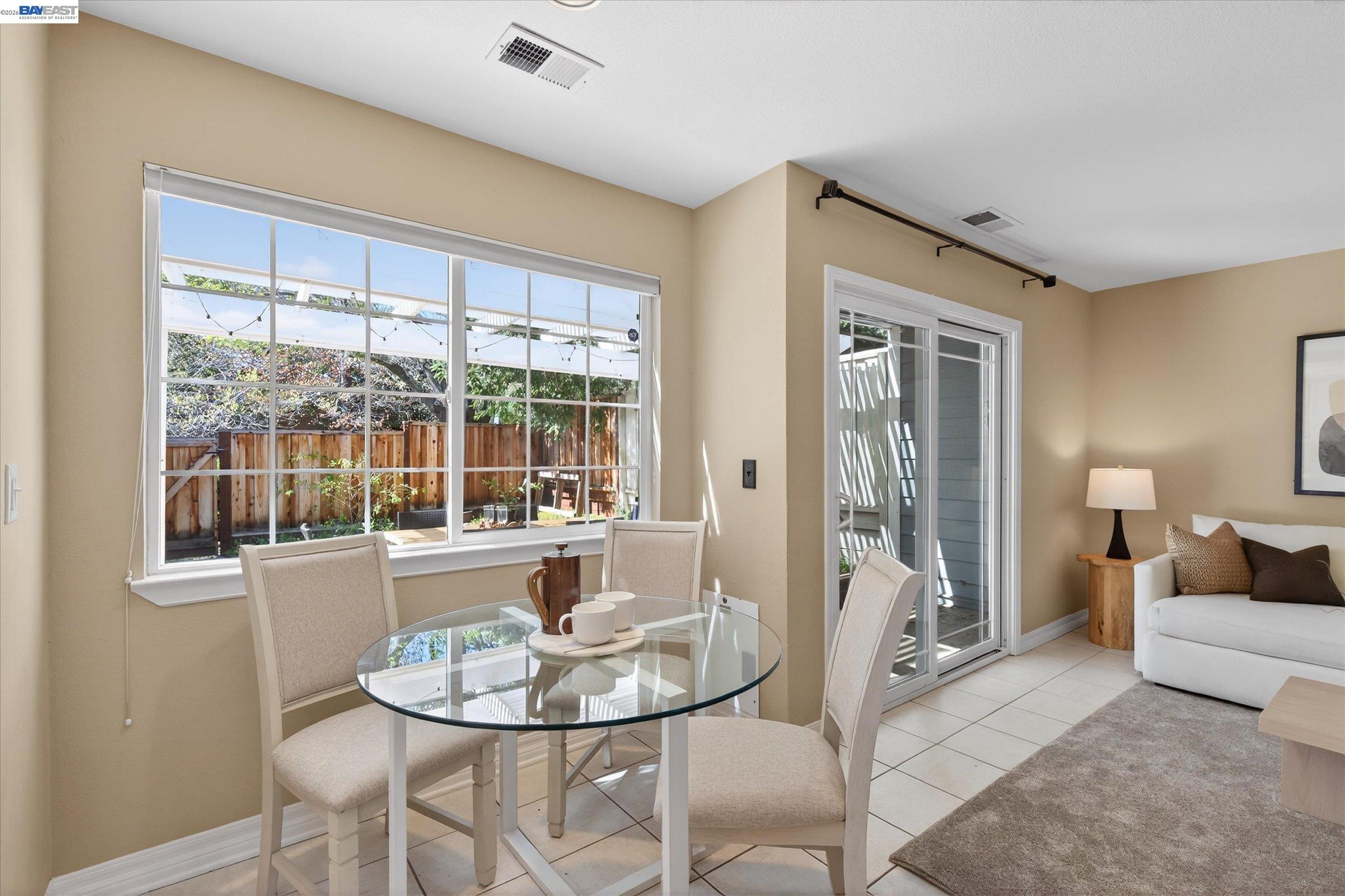 Detail Gallery Image 4 of 34 For 3873 Inverness Cmn, Livermore,  CA 94551 - 3 Beds | 2/1 Baths