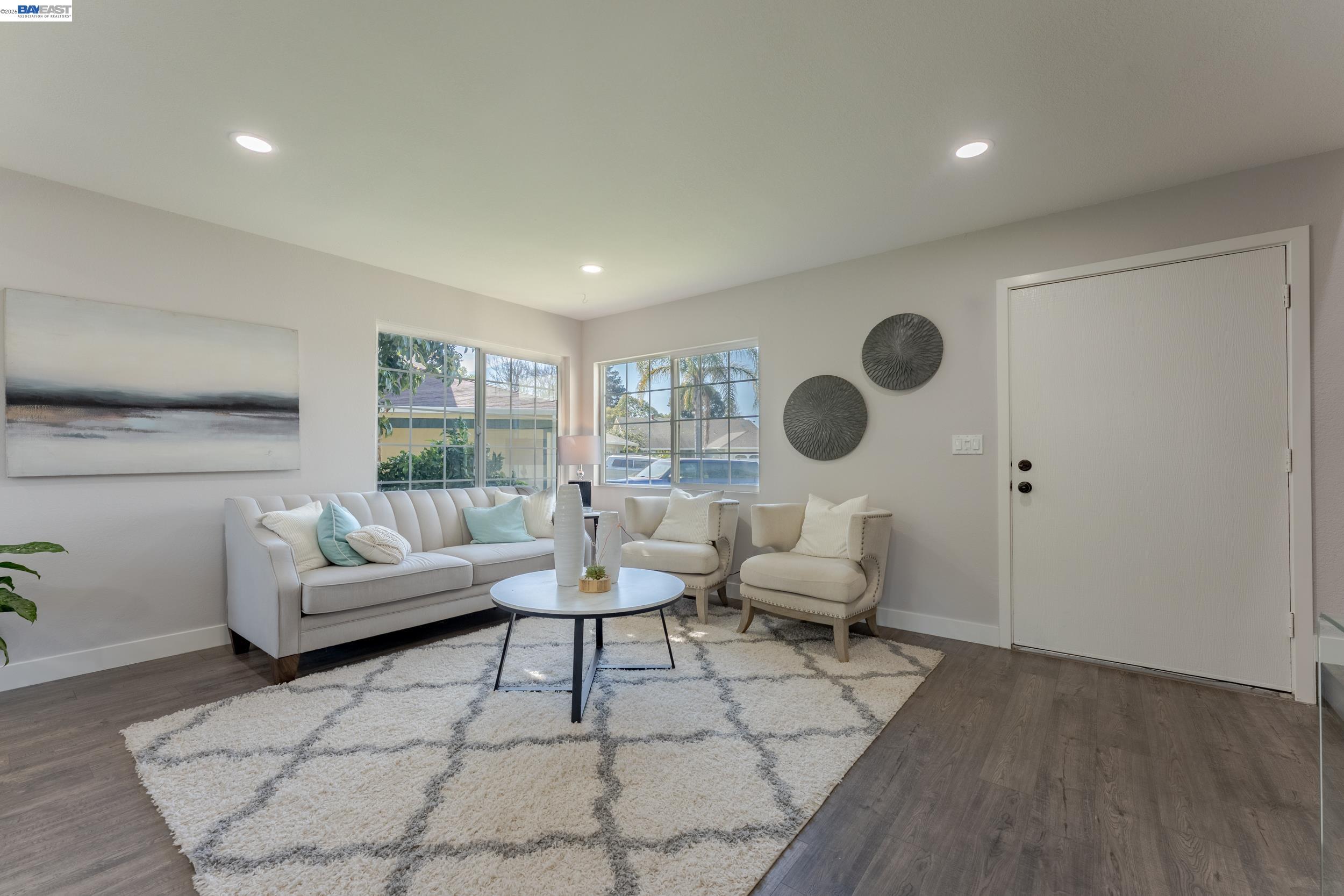 Detail Gallery Image 4 of 28 For 32224 Sloccum Ct, Union City,  CA 94587 - 4 Beds | 2/1 Baths