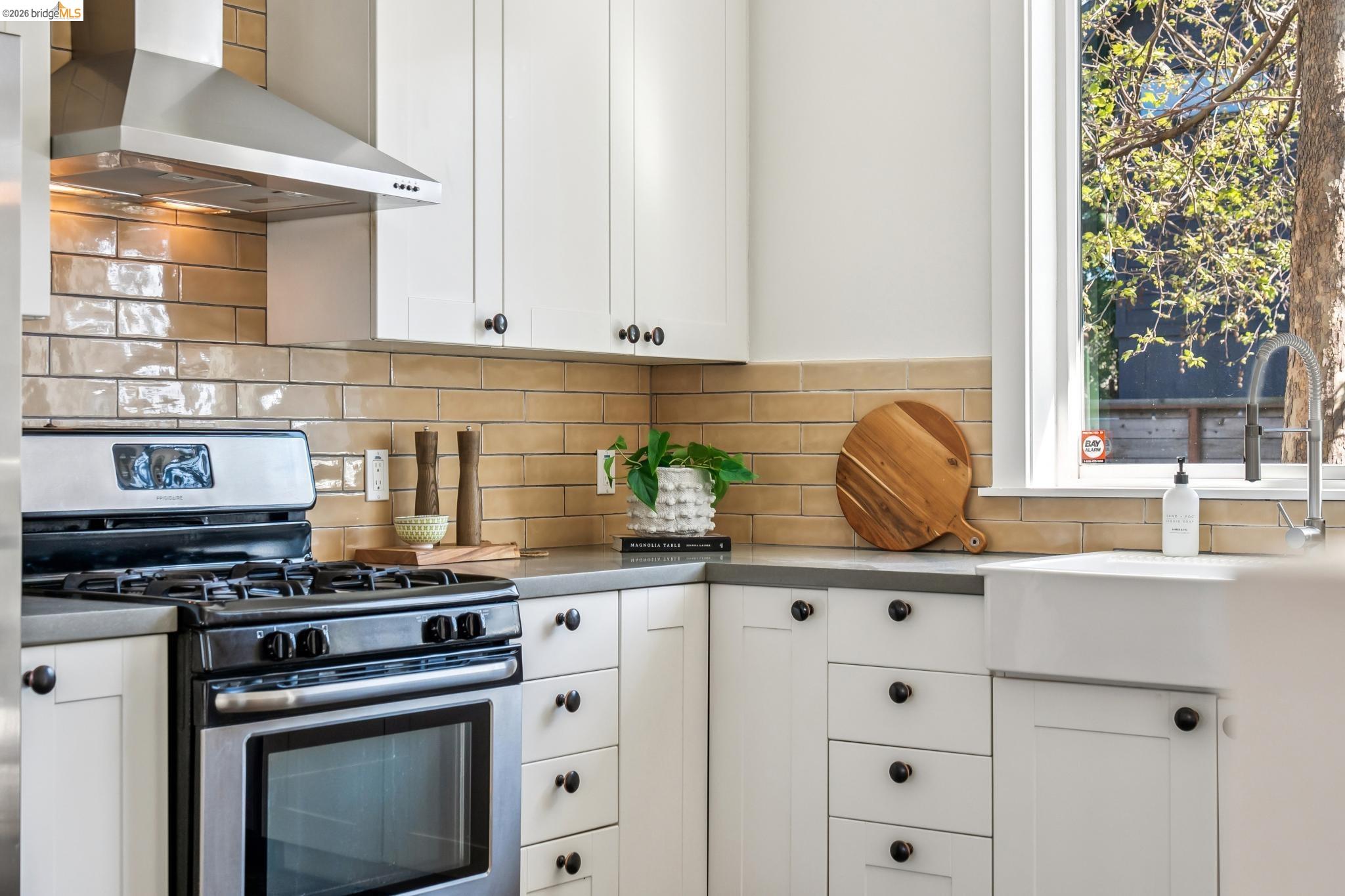 Detail Gallery Image 29 of 52 For 1479 34 Th St, Oakland,  CA 94608 - 4 Beds | 2/1 Baths