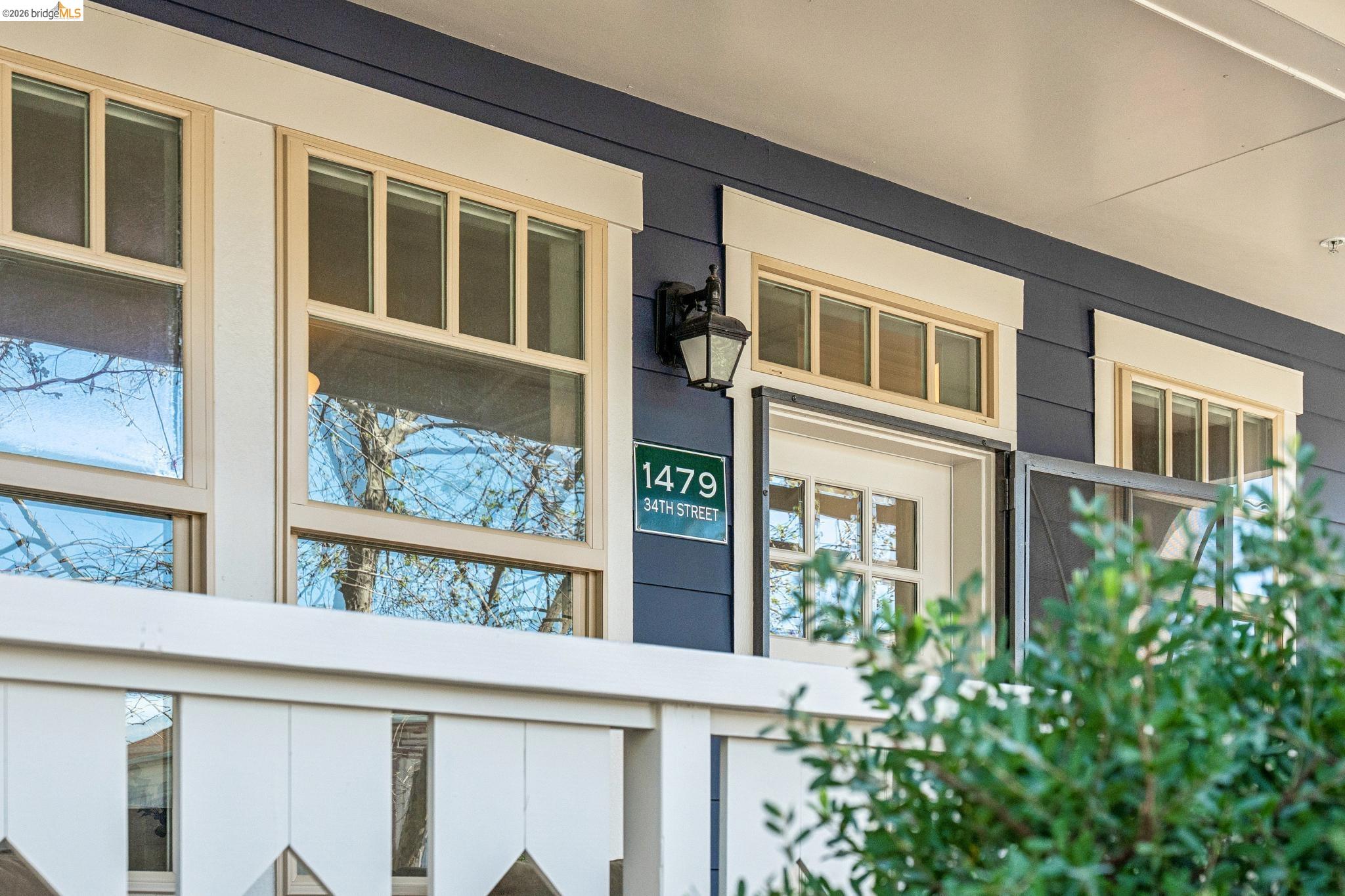 Detail Gallery Image 5 of 52 For 1479 34 Th St, Oakland,  CA 94608 - 4 Beds | 2/1 Baths