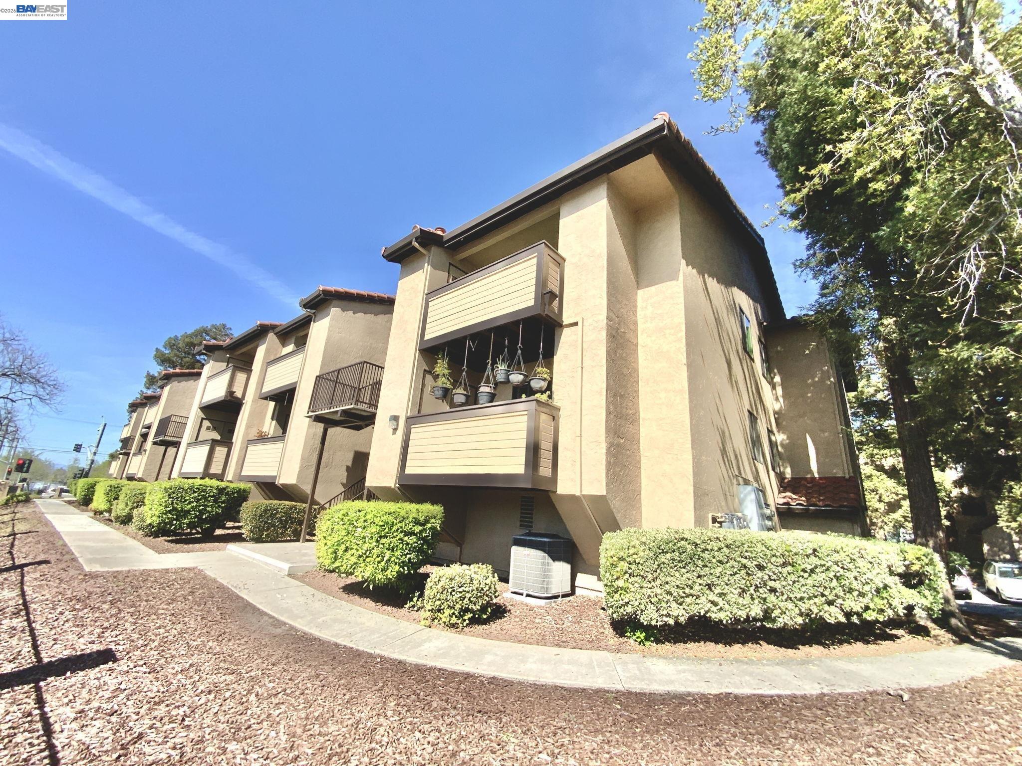 Detail Gallery Image 3 of 39 For 93 Shaniko Cmn #24,  Fremont,  CA 94539 - 3 Beds | 2 Baths