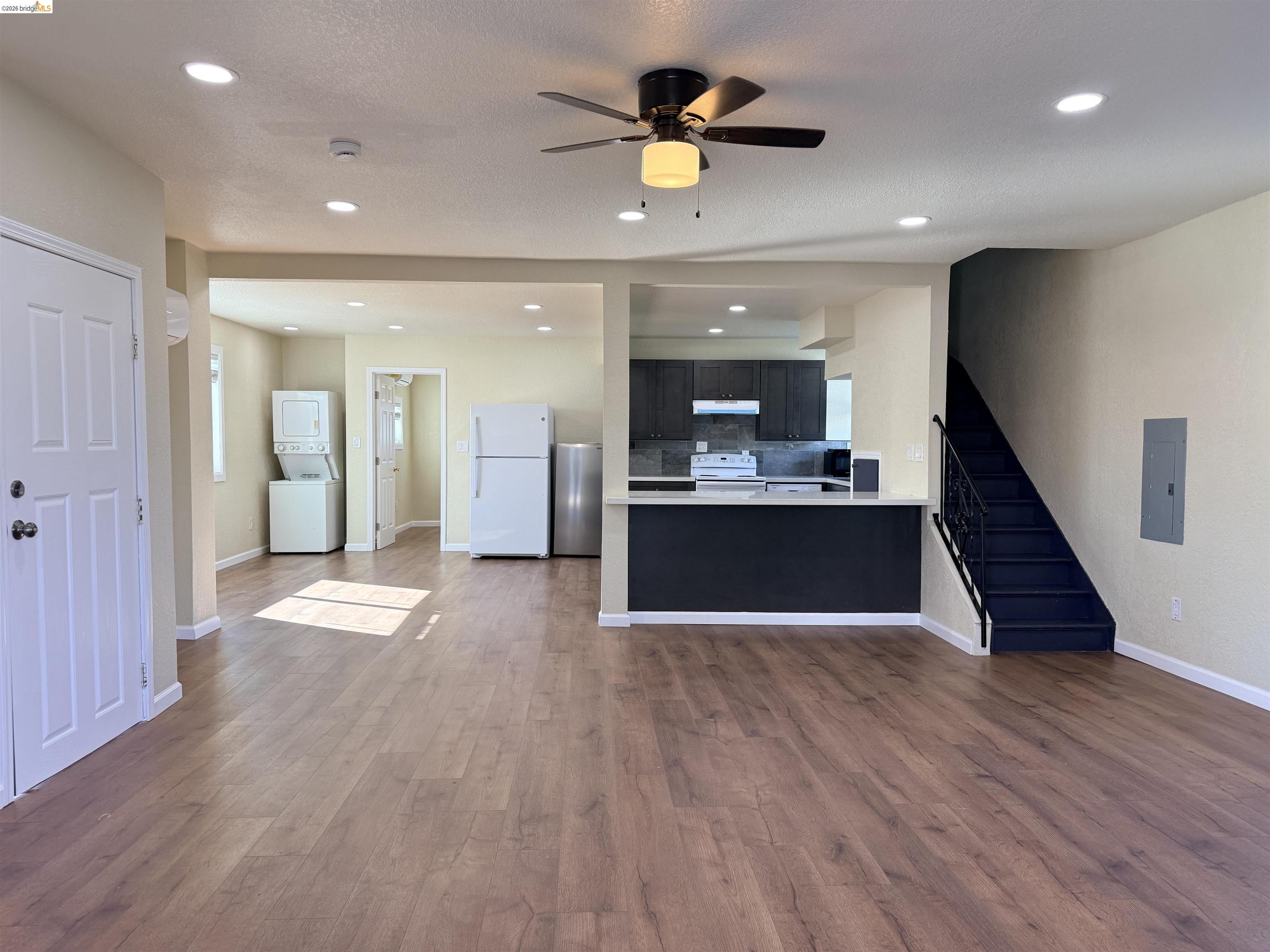 Detail Gallery Image 6 of 48 For 321 Benicia Rd, Vallejo,  CA 94590 - 3 Beds | 3 Baths