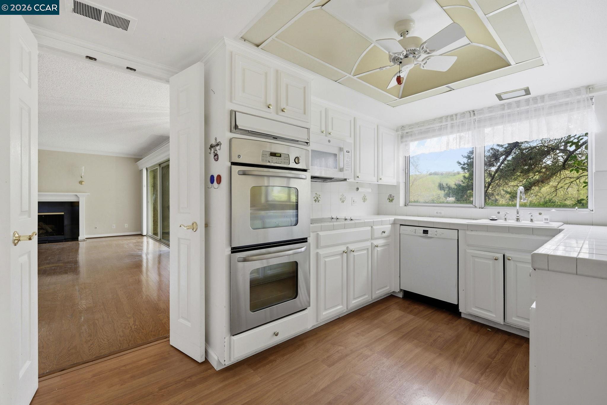 Detail Gallery Image 7 of 34 For 4001 Terra Granada Dr 1a,  Walnut Creek,  CA 94595 - 3 Beds | 2 Baths