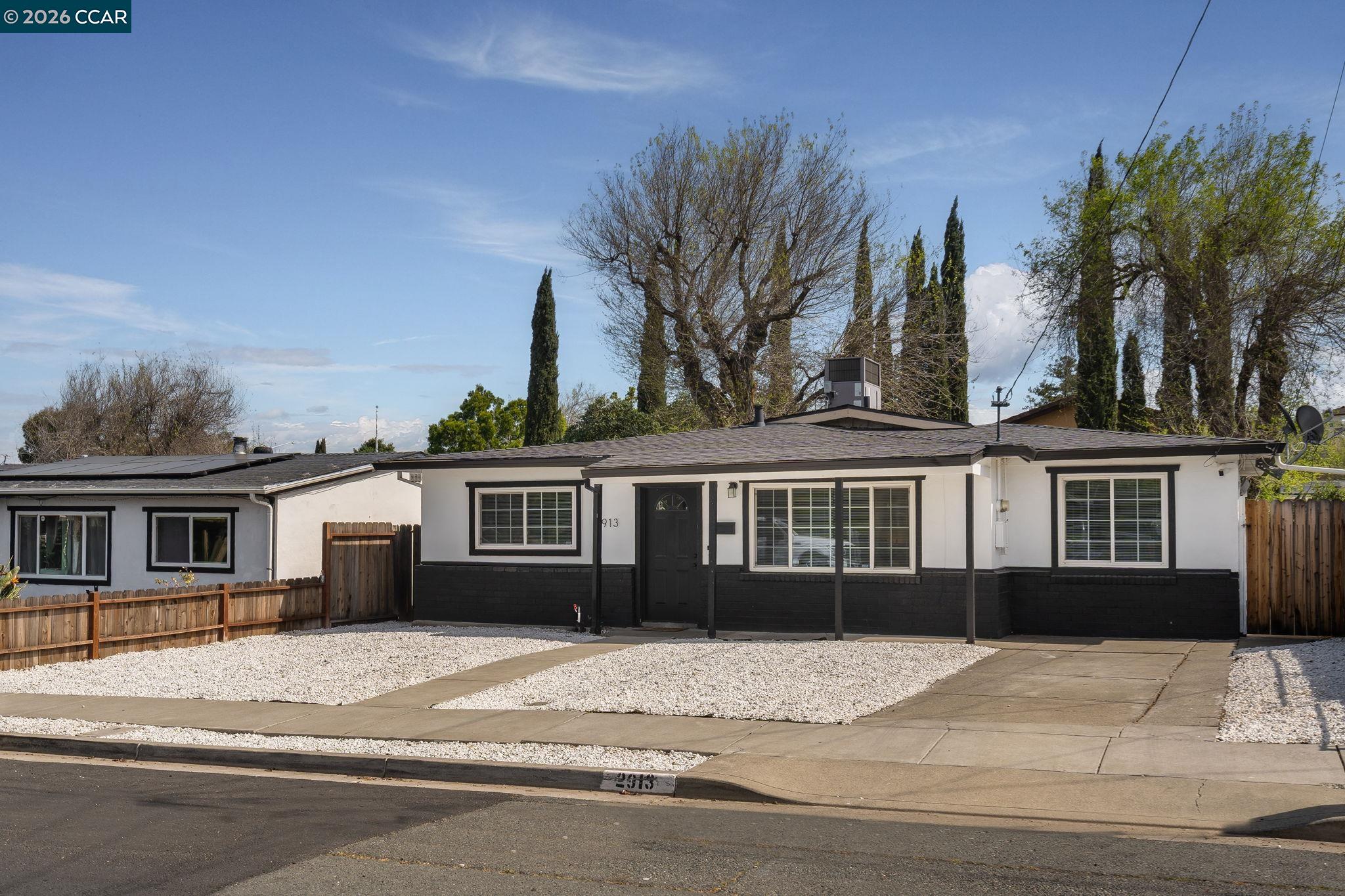 Detail Gallery Image 3 of 37 For 2913 Plumleigh Ave, Antioch,  CA 94509 - 3 Beds | 2 Baths