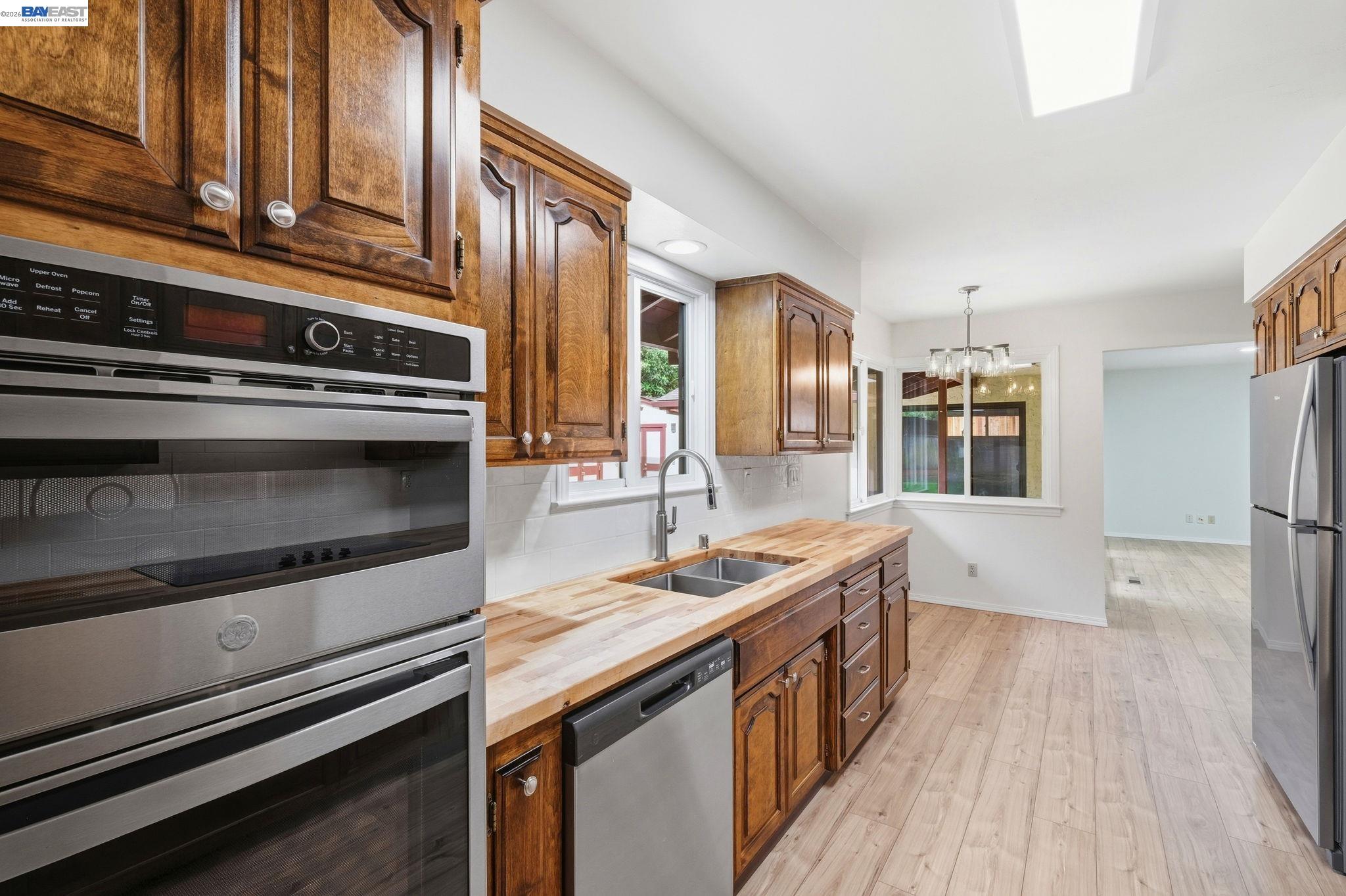 Detail Gallery Image 20 of 49 For 649 Graham Hill Rd, Santa Cruz,  CA 95060 - 3 Beds | 2/1 Baths