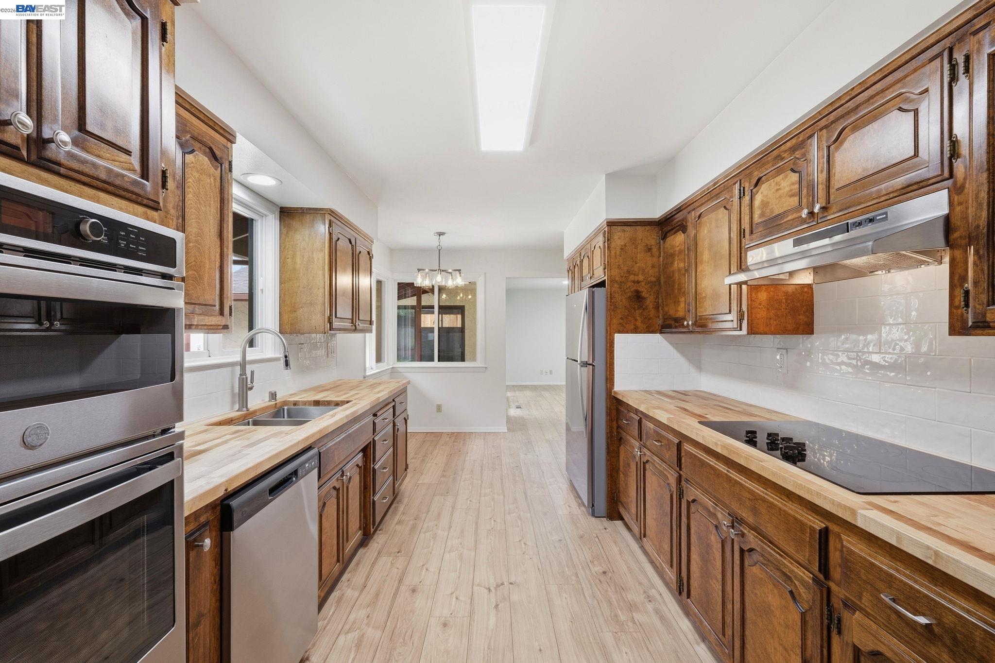 Detail Gallery Image 21 of 49 For 649 Graham Hill Rd, Santa Cruz,  CA 95060 - 3 Beds | 2/1 Baths