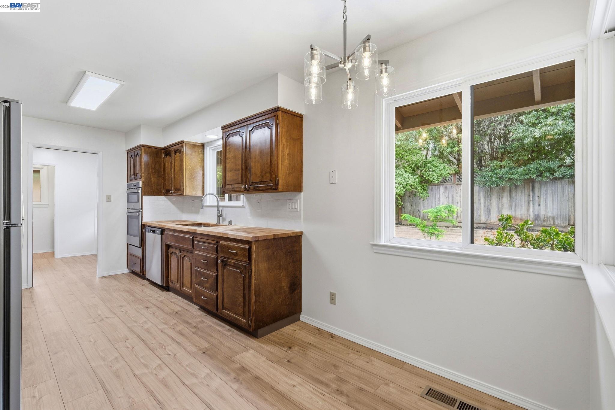 Detail Gallery Image 22 of 49 For 649 Graham Hill Rd, Santa Cruz,  CA 95060 - 3 Beds | 2/1 Baths