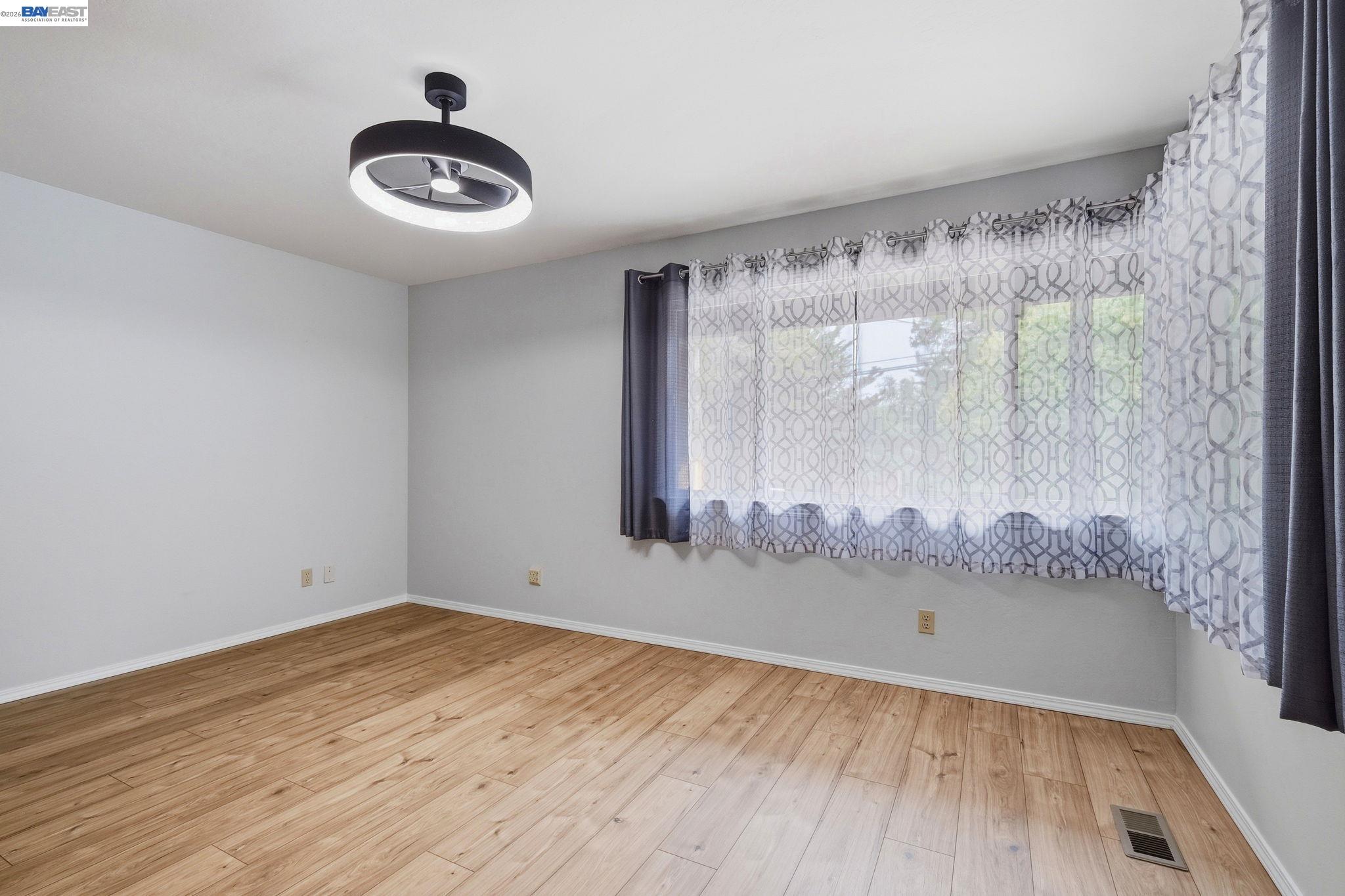 Detail Gallery Image 30 of 49 For 649 Graham Hill Rd, Santa Cruz,  CA 95060 - 3 Beds | 2/1 Baths