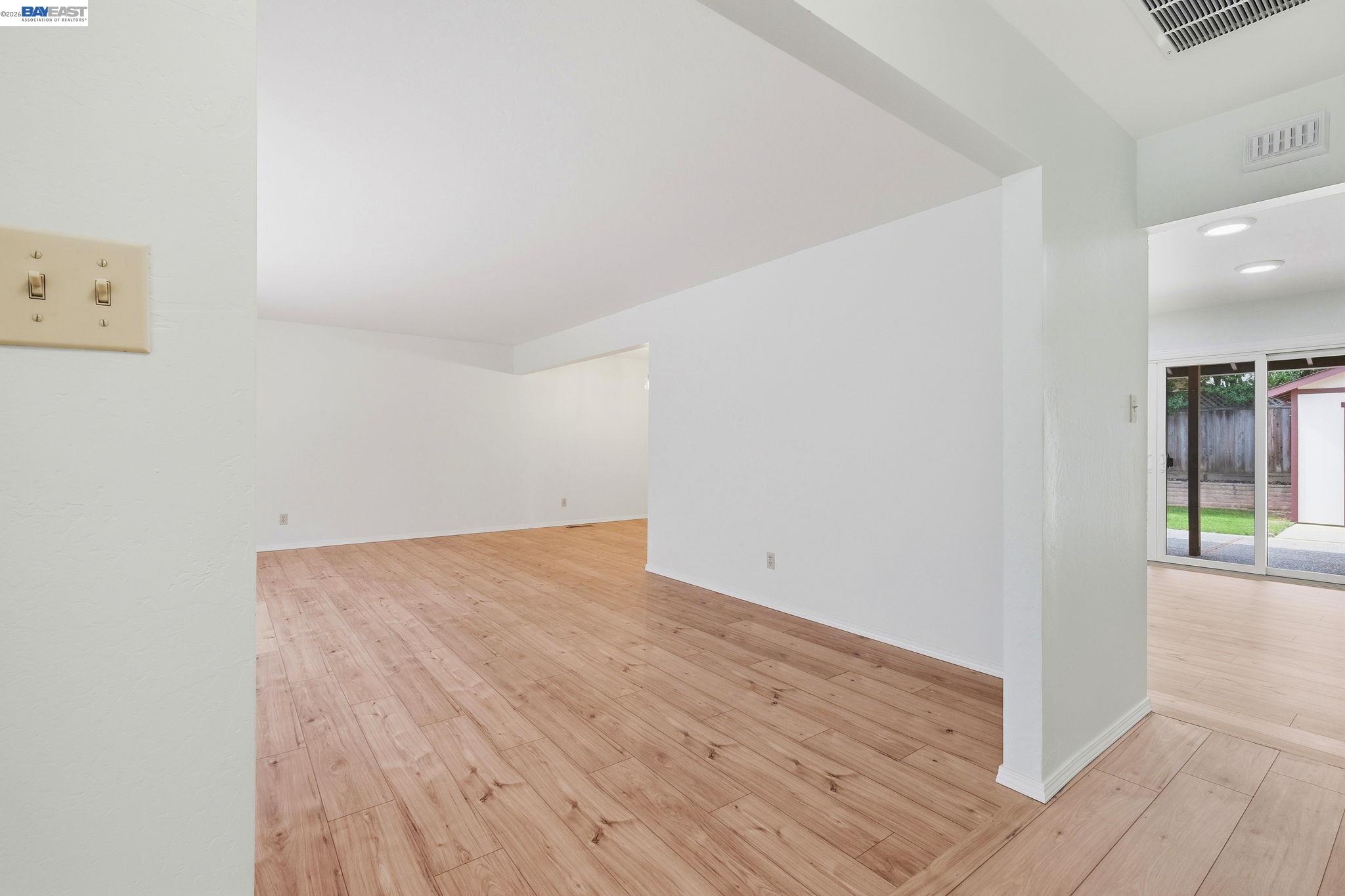 Detail Gallery Image 9 of 49 For 649 Graham Hill Rd, Santa Cruz,  CA 95060 - 3 Beds | 2/1 Baths