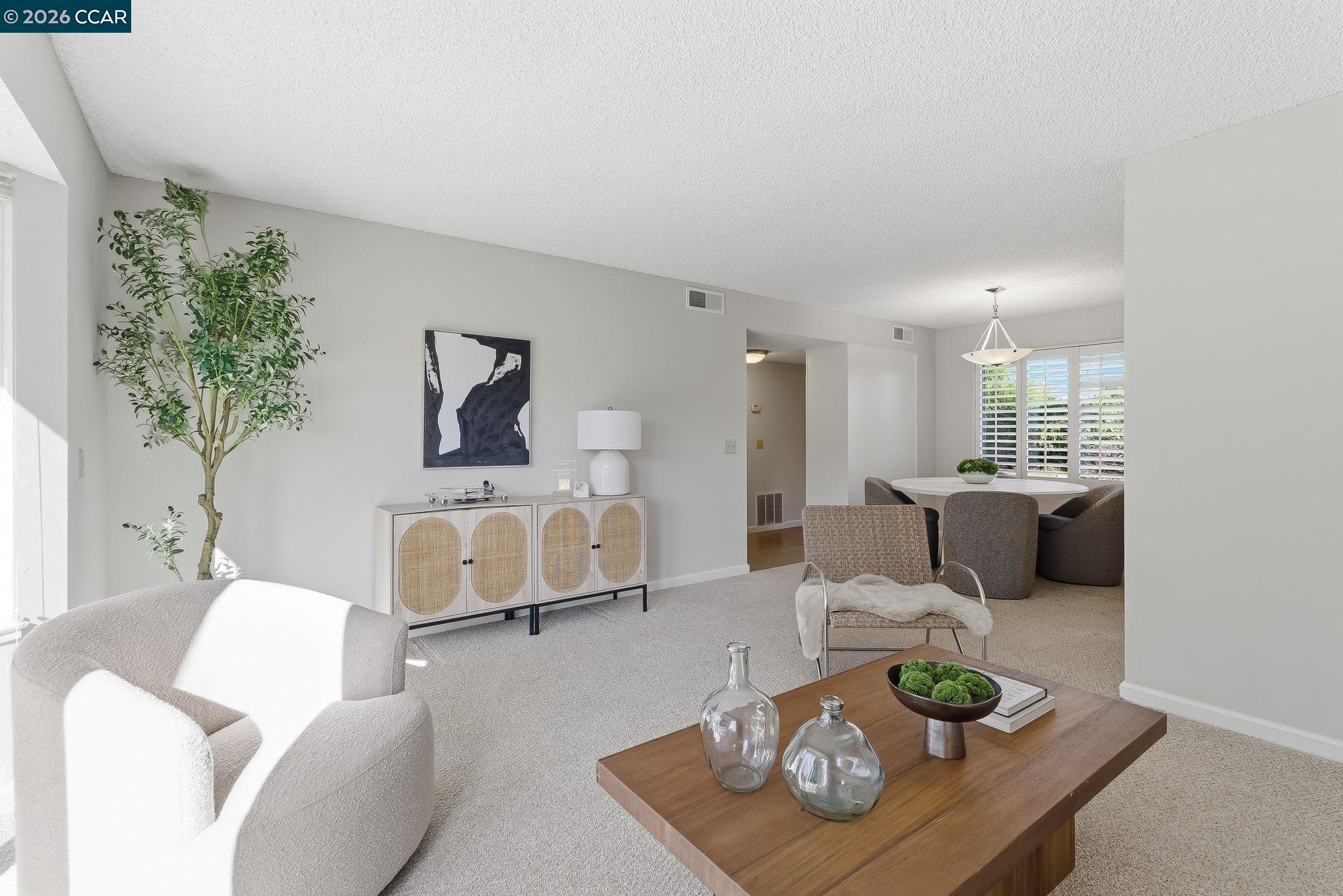 Photo #2: 41127568 Listing: Photo #2