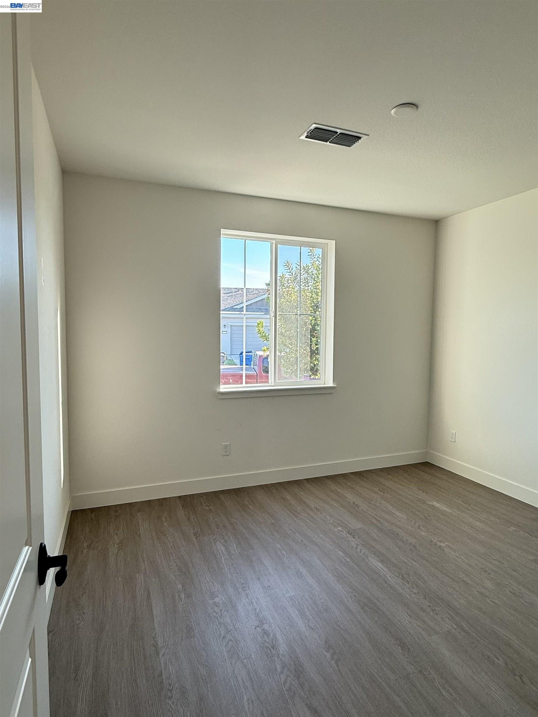 Detail Gallery Image 6 of 25 For 619 Heathridge Street, Manteca,  CA 95336-8814 - 2 Beds | 2 Baths