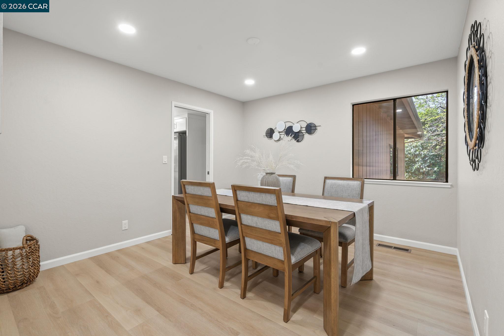 Detail Gallery Image 14 of 37 For 1167 Kaski Ln, Concord,  CA 94518 - 4 Beds | 3 Baths