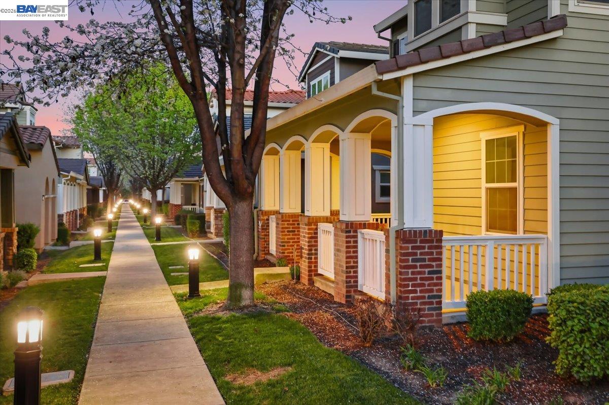 Detail Gallery Image 2 of 40 For 369 W Tuscan Ln, Mountain House,  CA 95391 - 4 Beds | 3 Baths